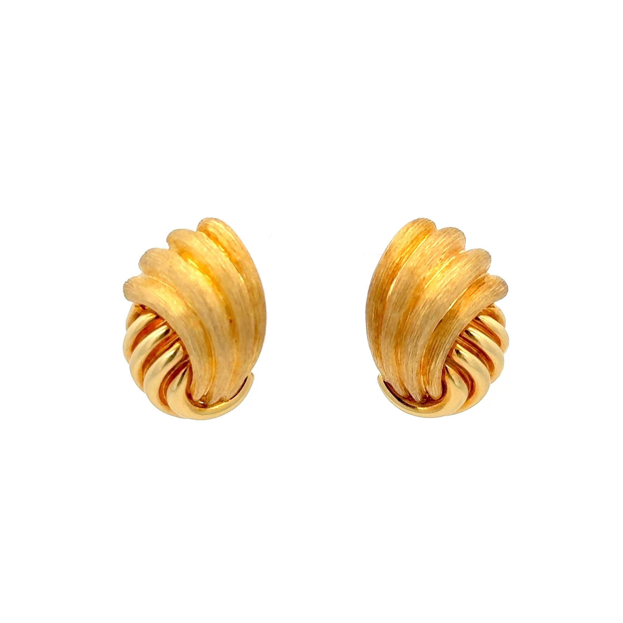 Henry Dunay Sabi Clip-On Earrings in 18K Yellow Gold In Excellent Condition In Dallas, TX