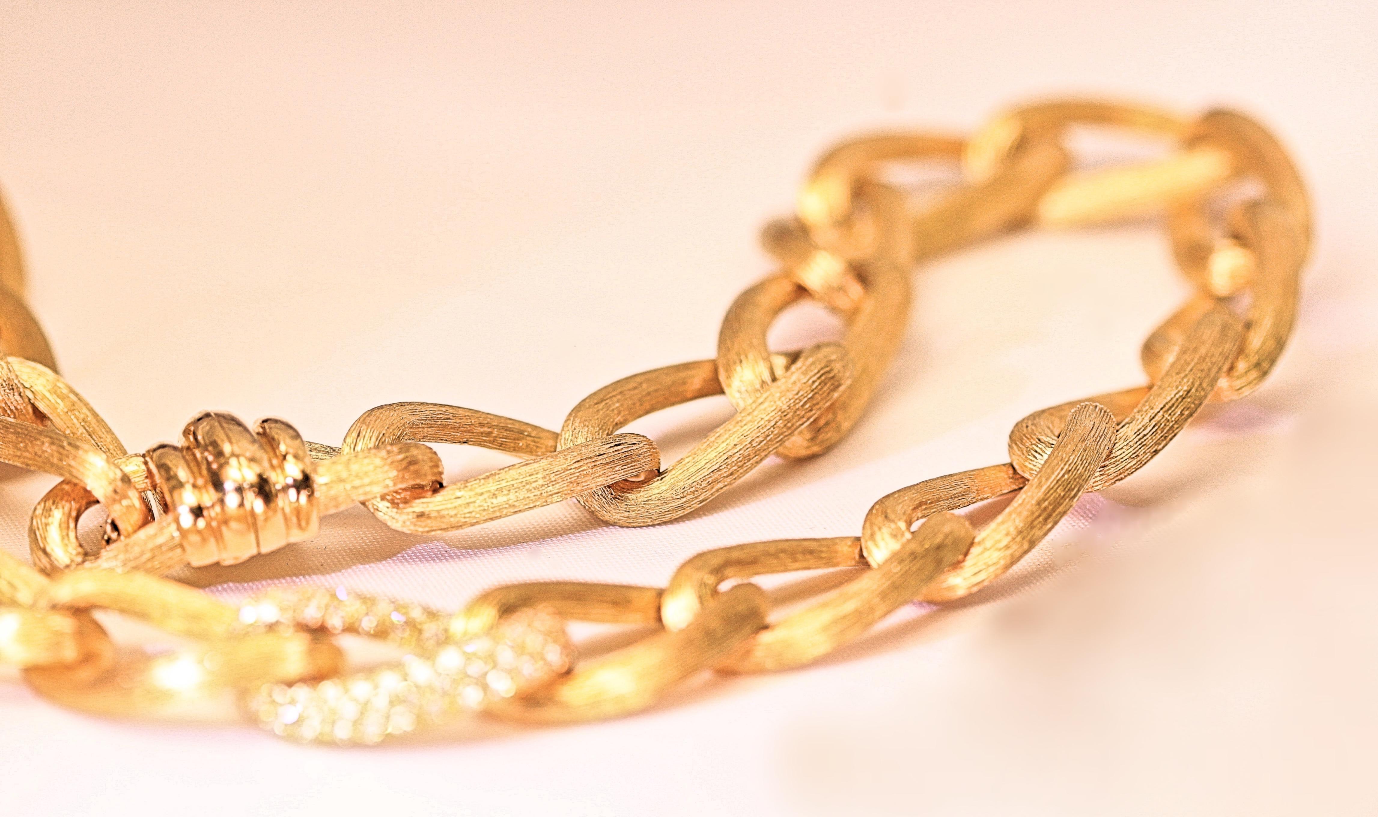 Henry Dunay Sabi Design and Diamond Necklace 18 Karat Yellow Gold In Good Condition For Sale In Melbourne, FL