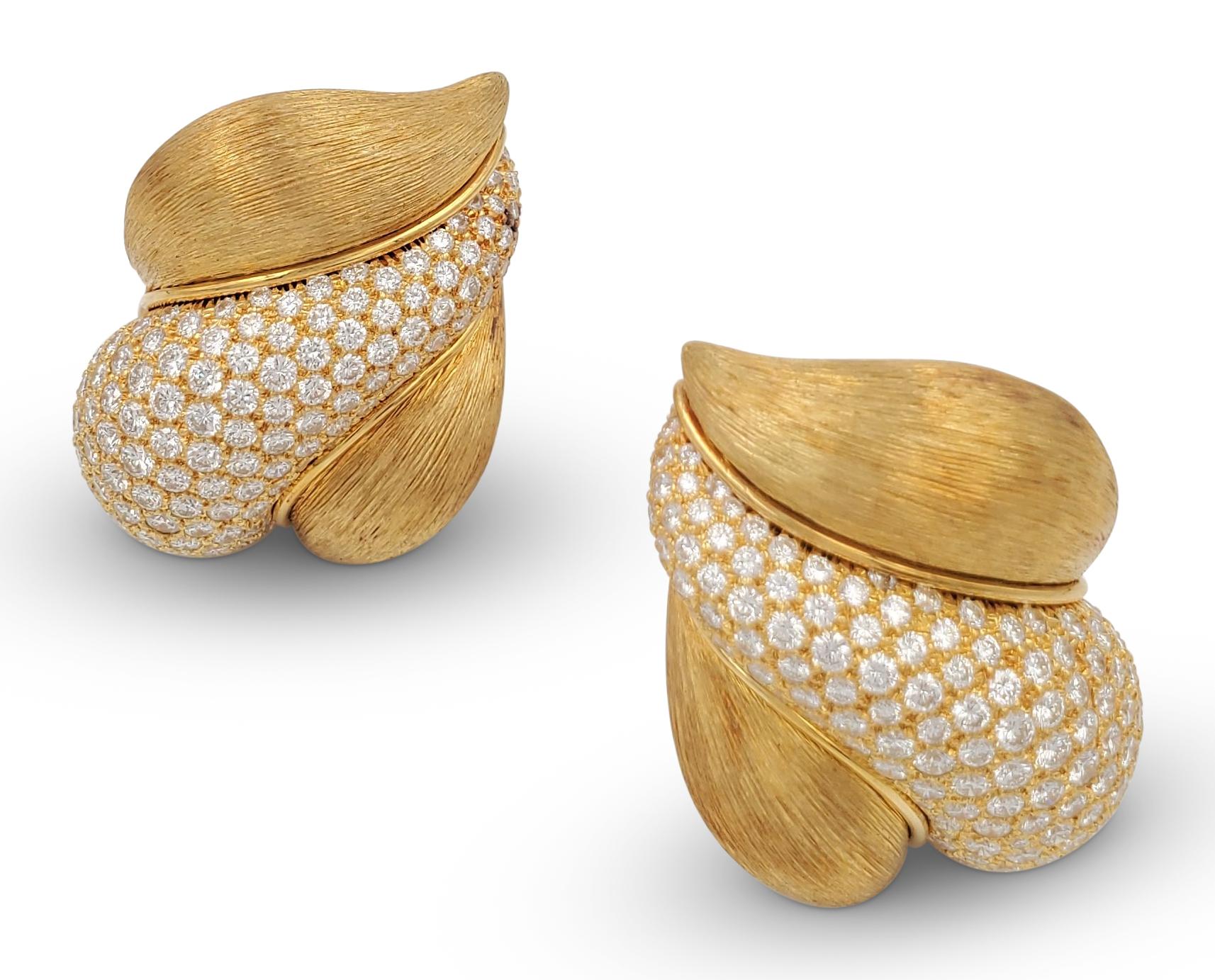 Henry Dunay 'Sabi' Gold and Diamond Pave Earrings In Excellent Condition In New York, NY