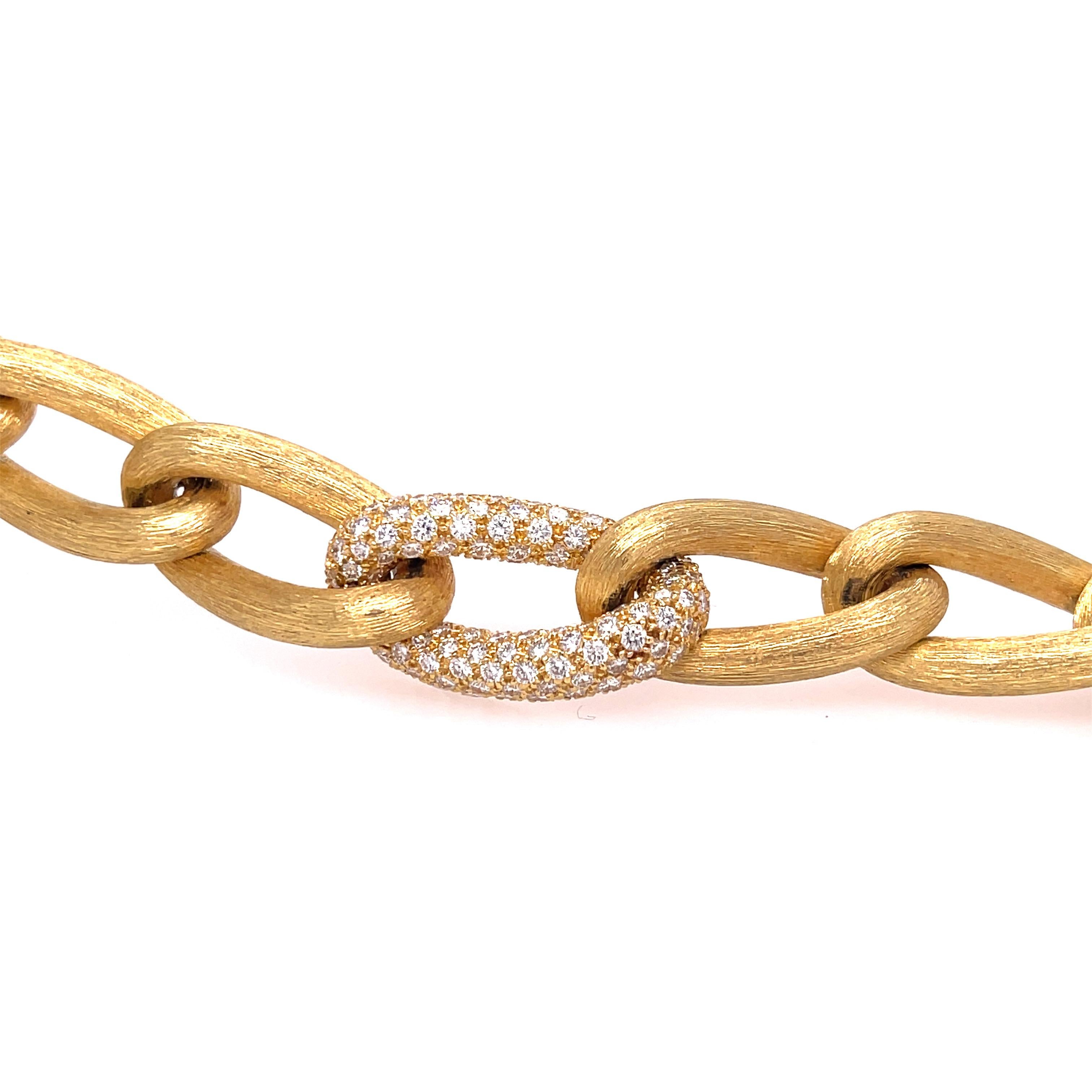 Nachlass Henry Dunay Sabi Link Diamant-Halskette in 18K Gelbgold. Die Halskette weist folgende Merkmale auf  ca. 11,90 ct. runde Diamanten im Brillantschliff mit der Farbe F-G und der Reinheit VS. 

29