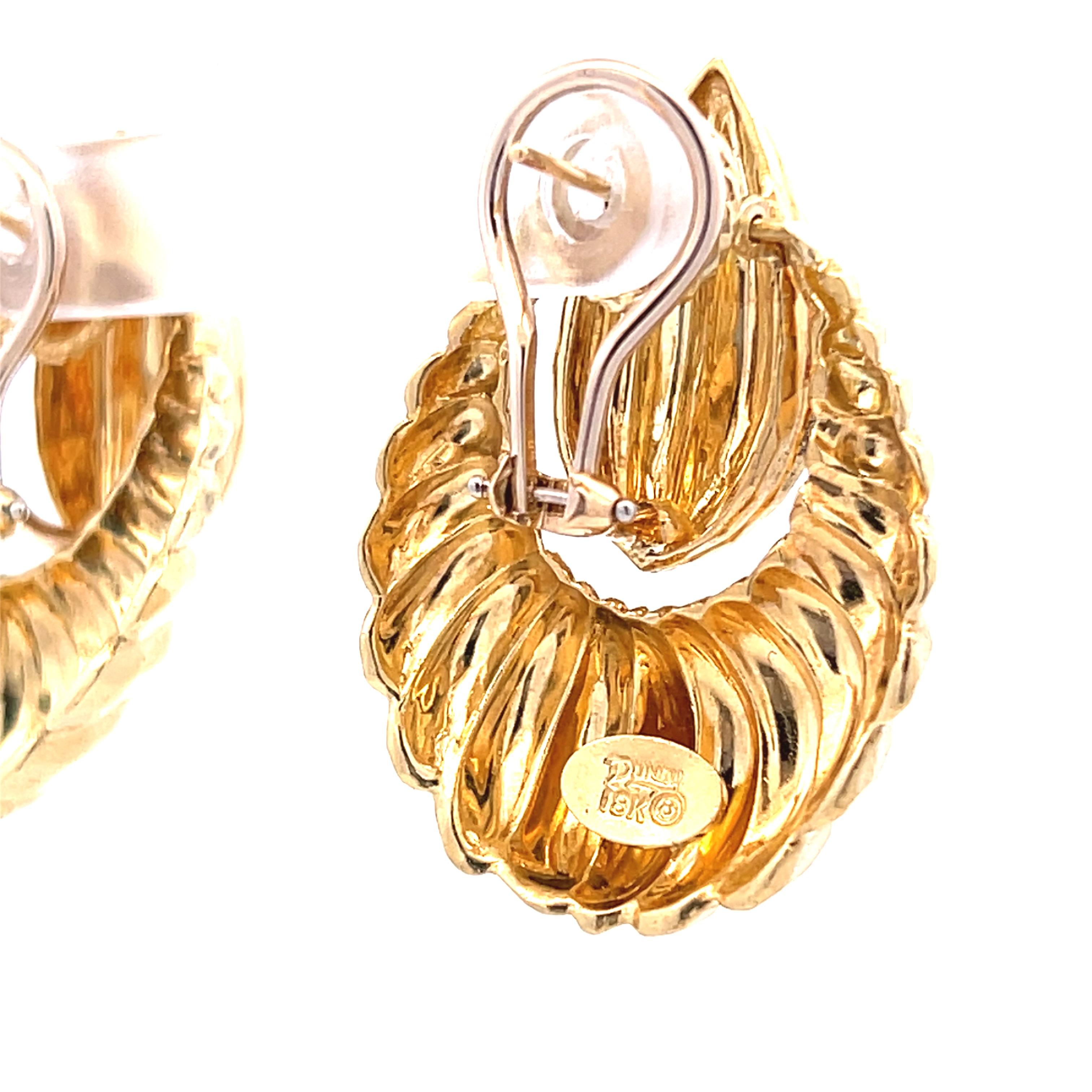 Henry Dunay, boucles d'oreilles en or jaune 18 carats festonné « Doorknocker Omega Back » Unisexe en vente