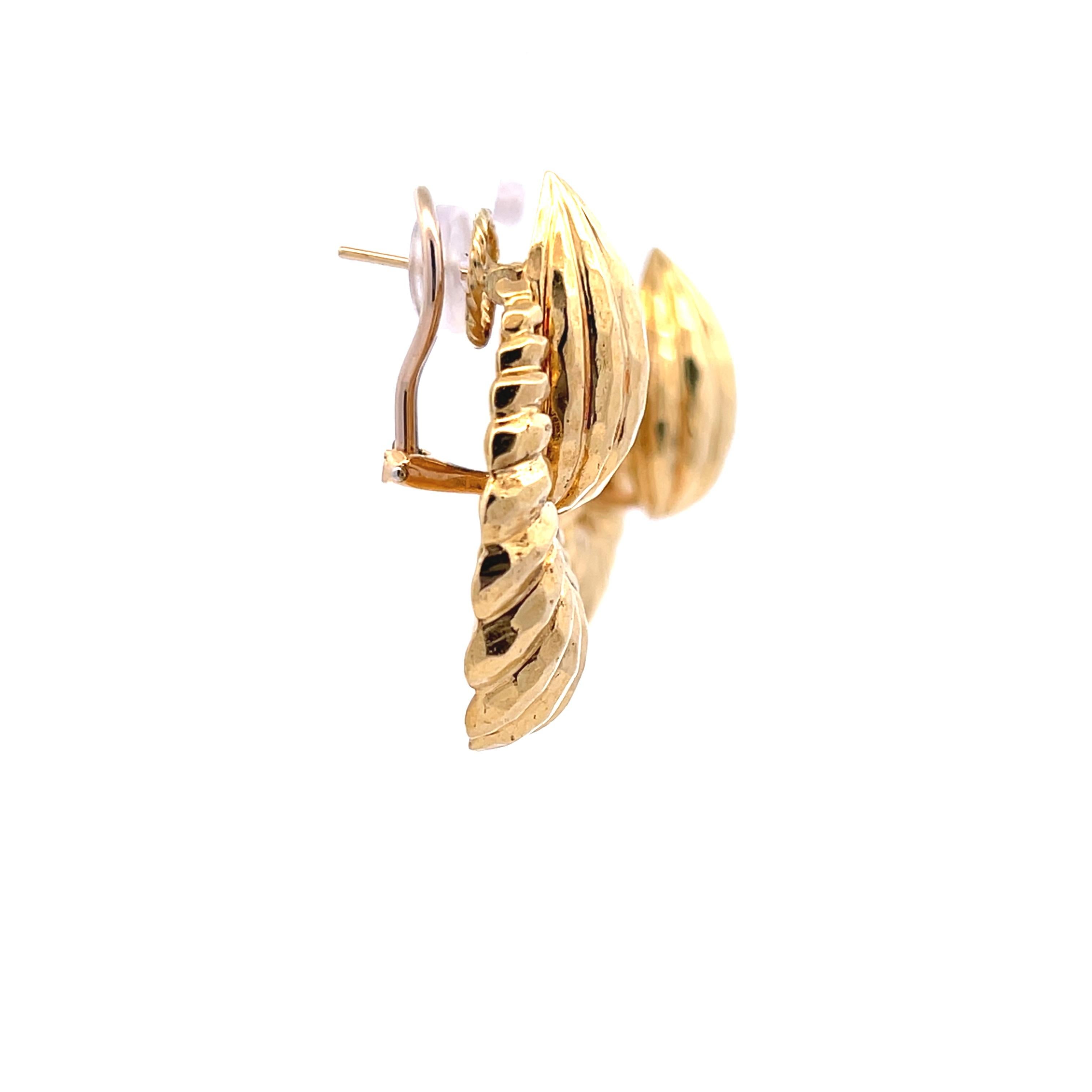 Henry Dunay, boucles d'oreilles en or jaune 18 carats festonné « Doorknocker Omega Back » en vente 1