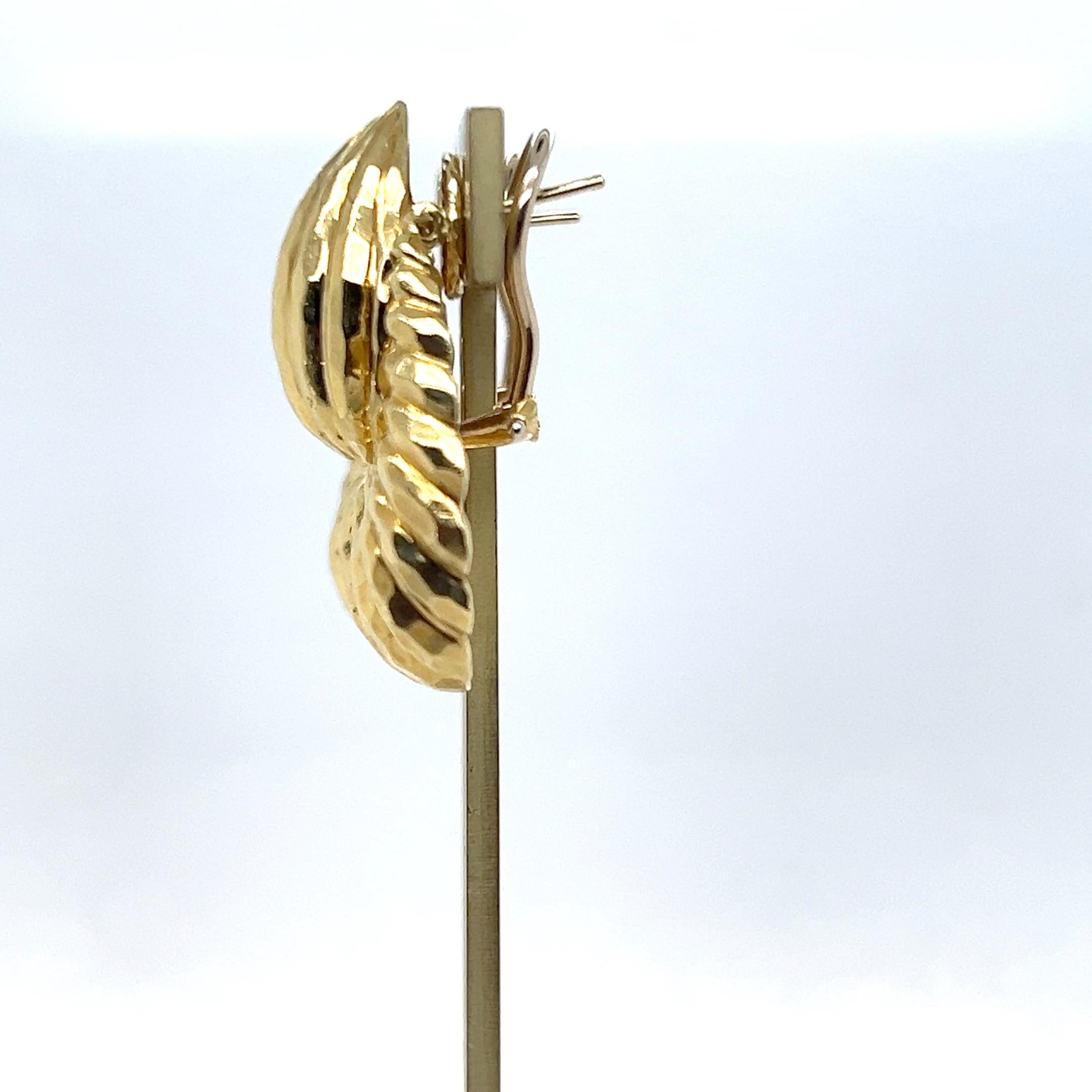 Henry Dunay, boucles d'oreilles en or jaune 18 carats festonné « Doorknocker Omega Back » en vente 3
