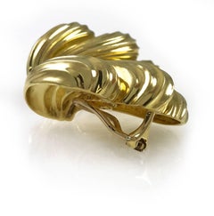 Henry Dunay Scalloped Clip-On Earrings, 1990s in 18k Yellow Gold