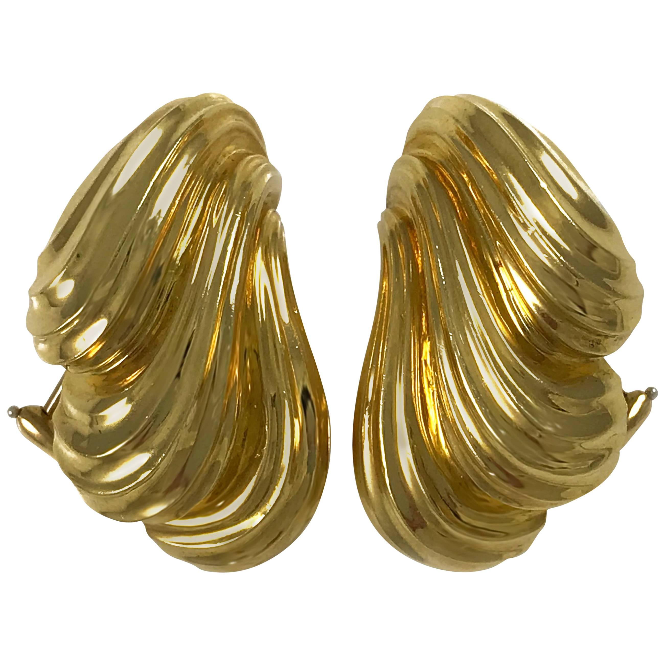 Pre-owned Henry Dunay Scalloped Clip-on Earrings, 1990s In 18k Yellow Gold