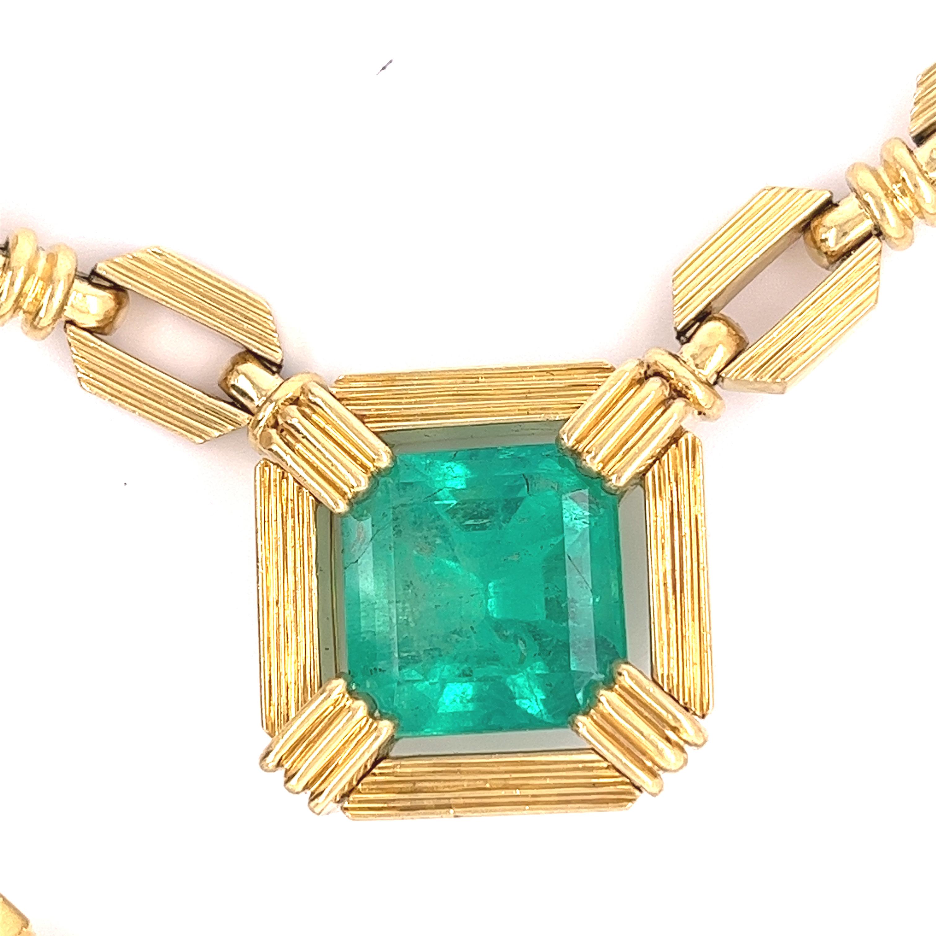 Emerald Cut Henry Dunay Signed 19.48 Carat Colombian Emerald Necklace in 18k Yellow Gold For Sale