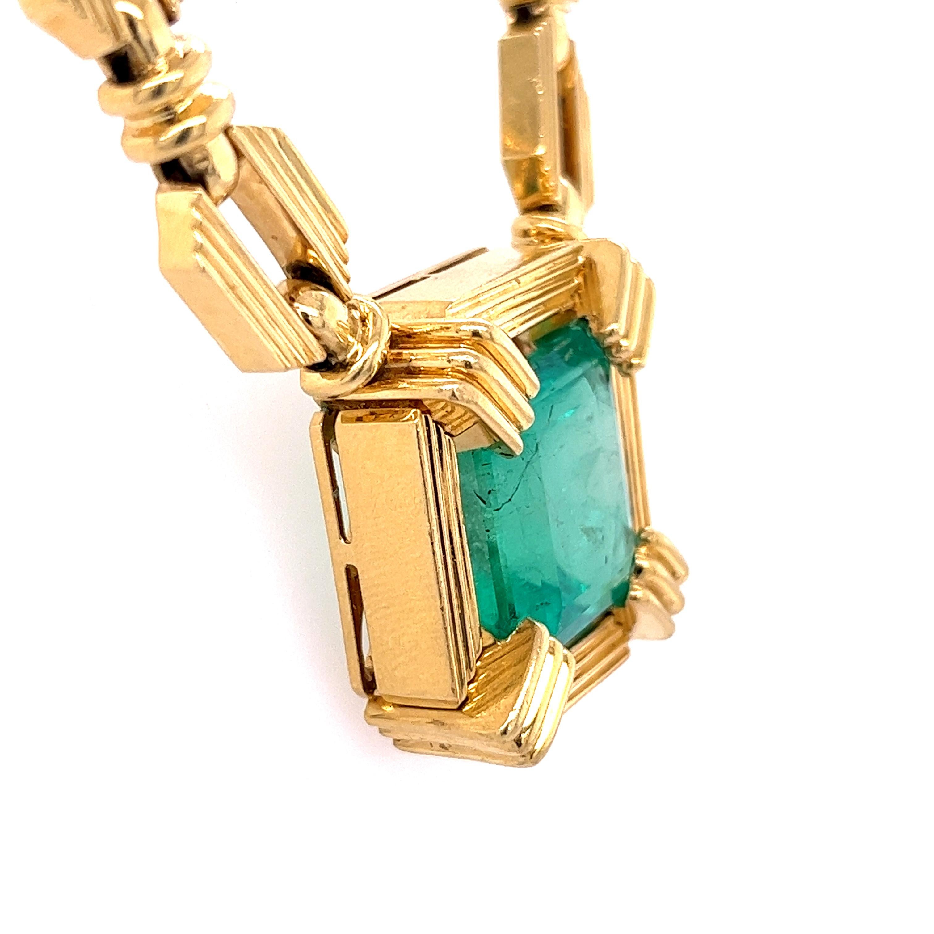 Henry Dunay Signed 19.48 Carat Colombian Emerald Necklace in 18k Yellow Gold In Excellent Condition For Sale In Miami, FL