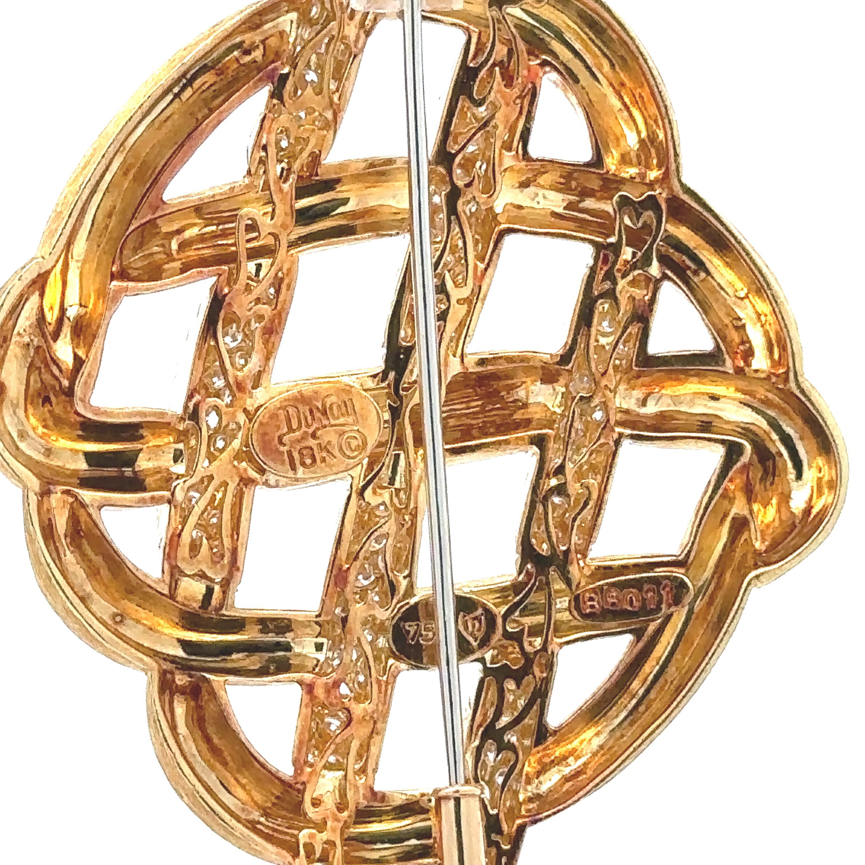 --Pierre(s) :...
Nombreux diamants naturels véritables - taille ronde et brillante - sertis - couleur E/F - pureté VVS-VS - 5.0ctw (approx.)

MATERIAL : Or jaune 18k massif avec épingle en or blanc 18k
Poids : 41,42 grammes
Fermoir : épingle avec