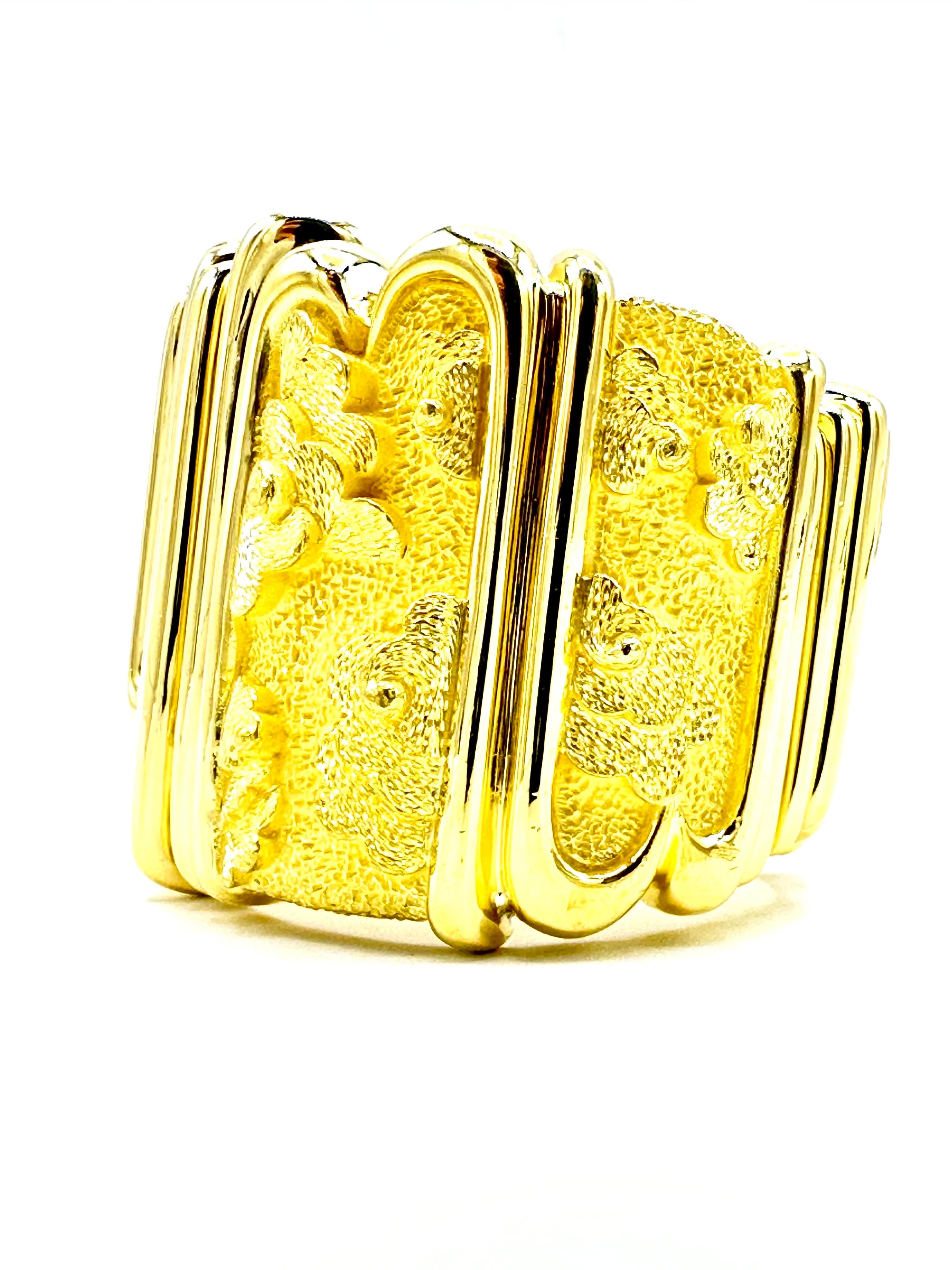 Henry Dunay, manchette à motif abstrait en or jaune massif 18 carats en vente 2