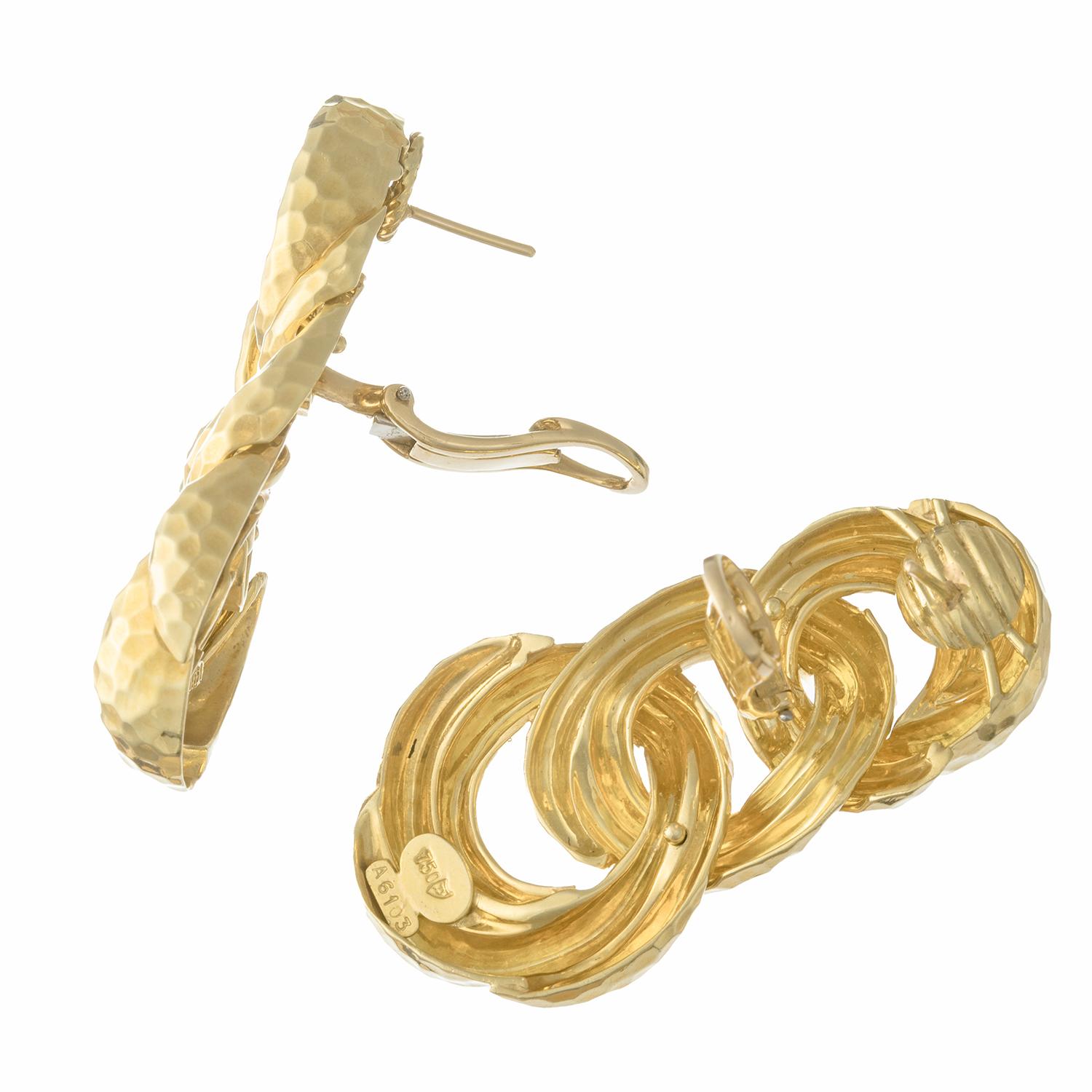 Henry Dunay Textured 18k Yellow Gold Circle Link Earrings In Excellent Condition In Palm Beach, FL
