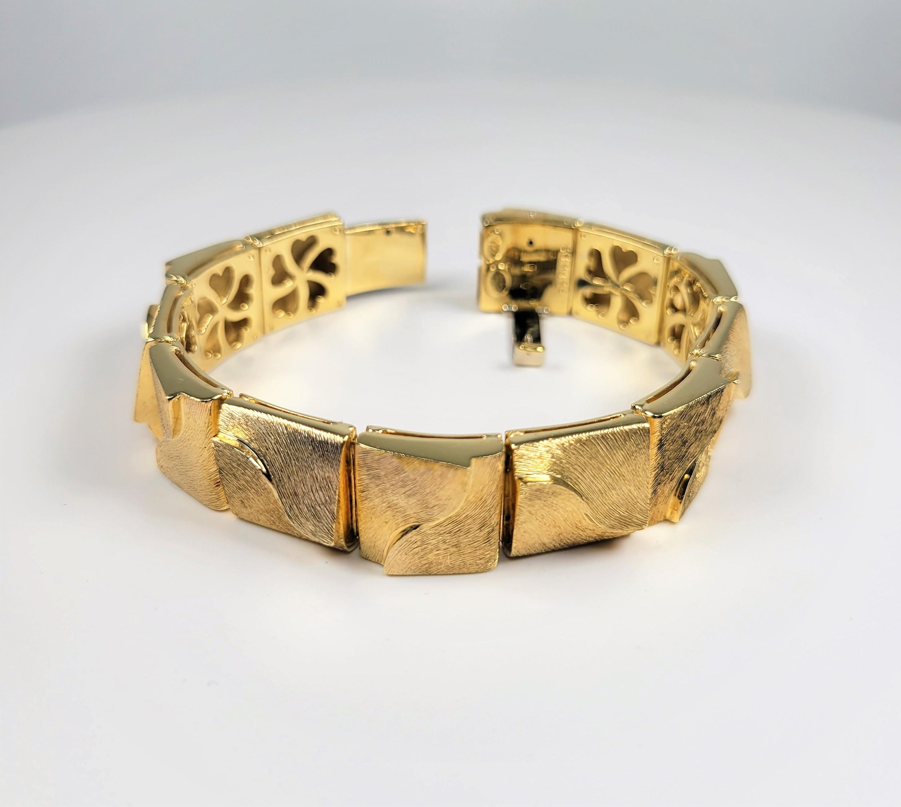 Henry Dunay Textured Yellow Gold Bracelet In Good Condition In Dallas, TX