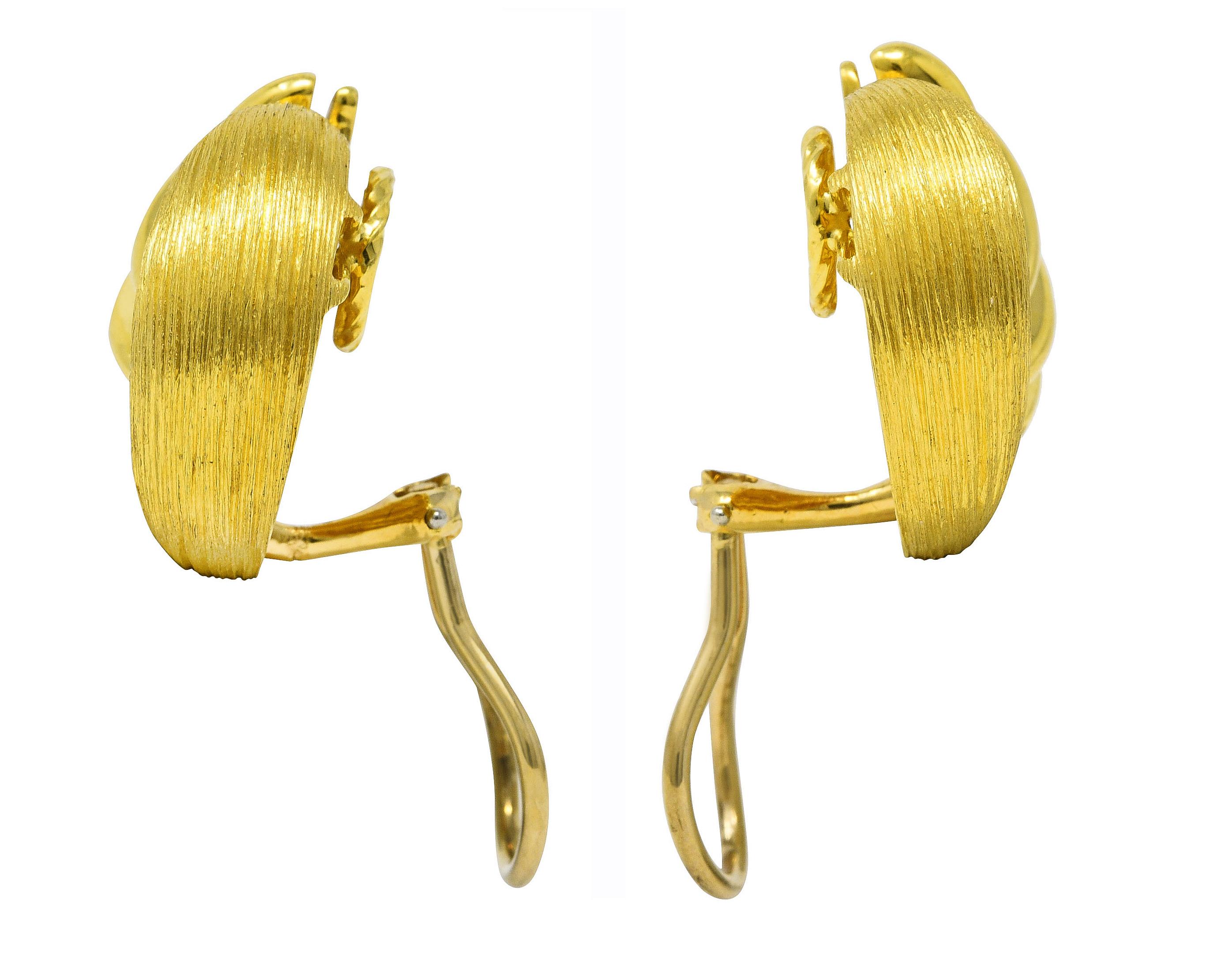 Henry Dunay Vintage 18 Karat Gold Brushed Sabi Contrast Ear-Clip Earrings In Excellent Condition In Philadelphia, PA