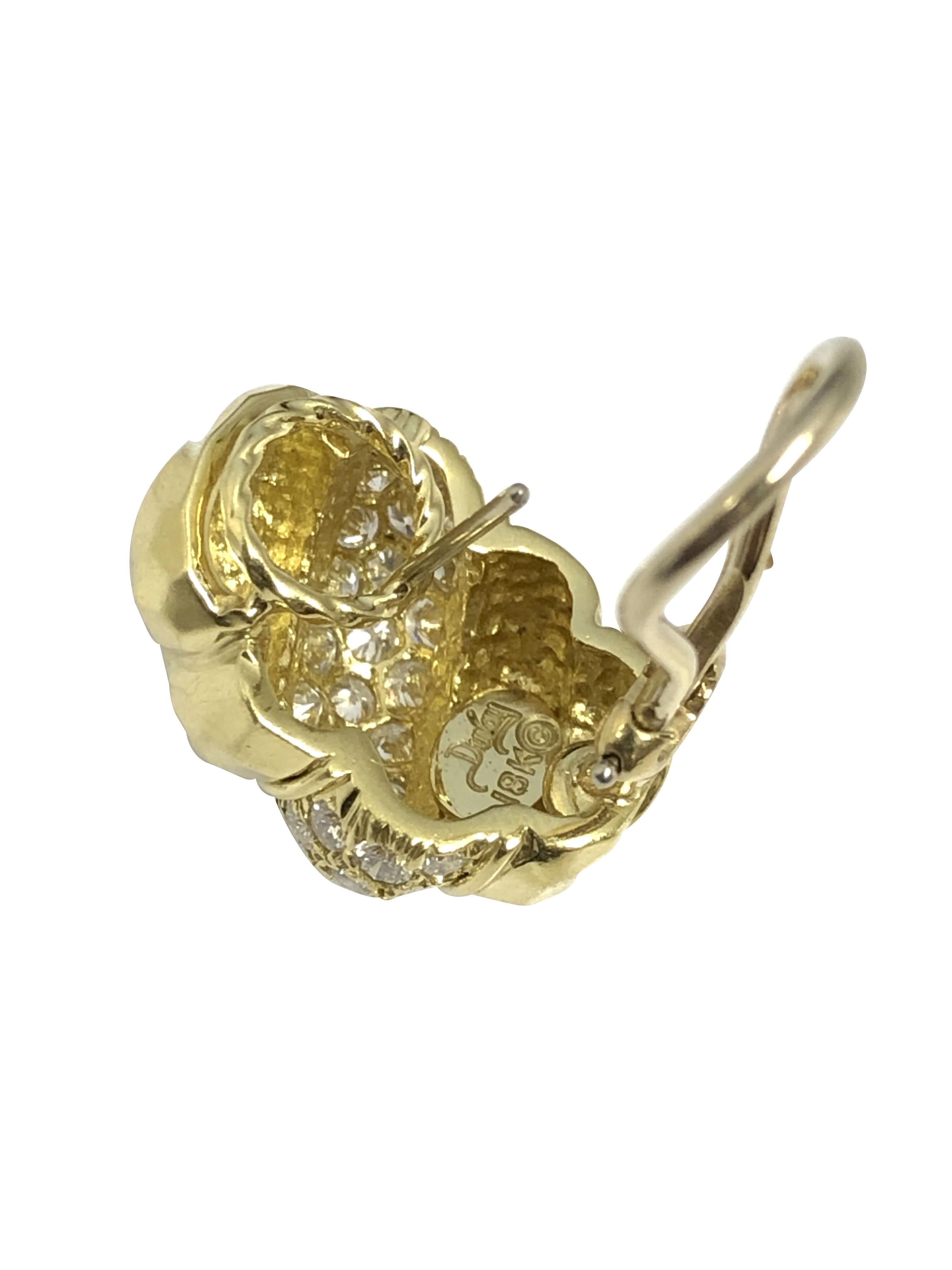 Orecchini a conchiglia Turbo in oro giallo e diamanti di Henry Dunay In condizioni ottime in vendita a Chicago, IL