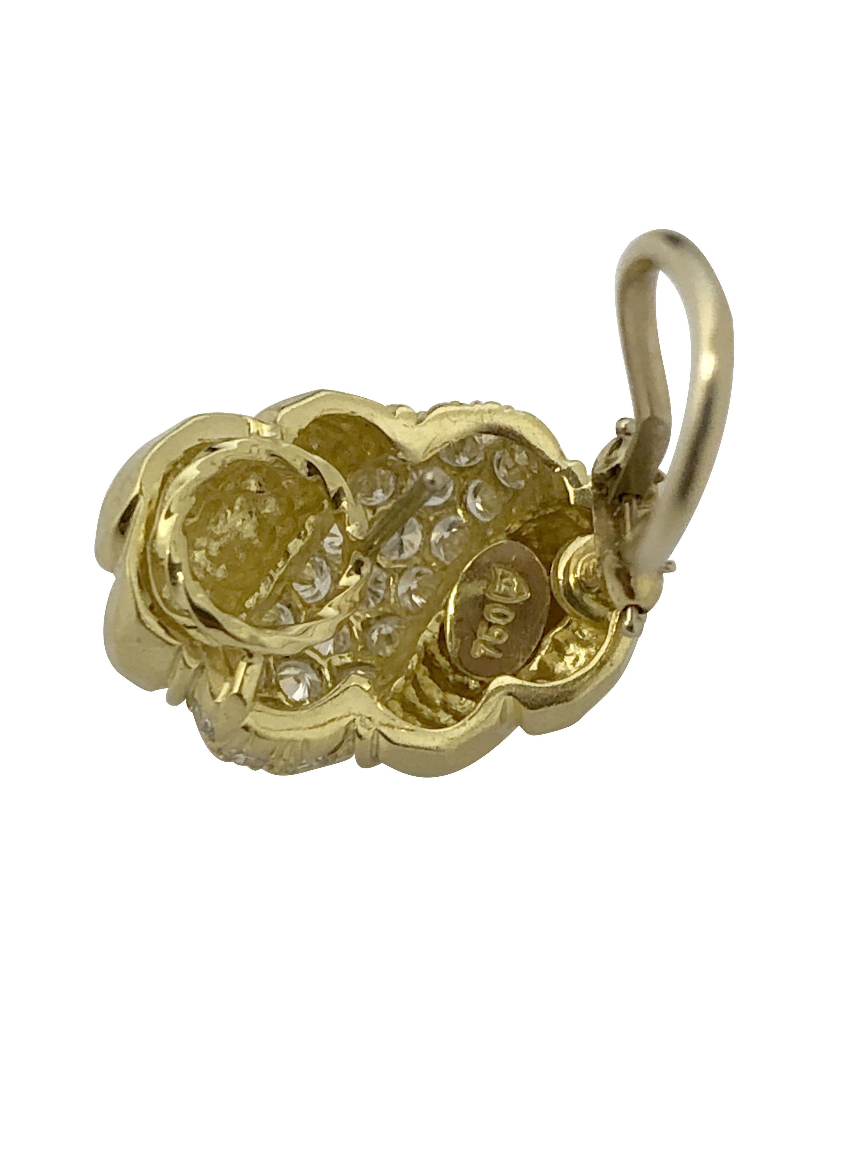 Donna Orecchini a conchiglia Turbo in oro giallo e diamanti di Henry Dunay in vendita