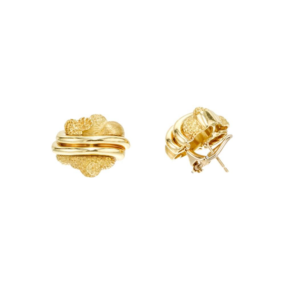 Henry Dunay Yellow Gold Clip Post Textured Earrings In Good Condition In Stamford, CT