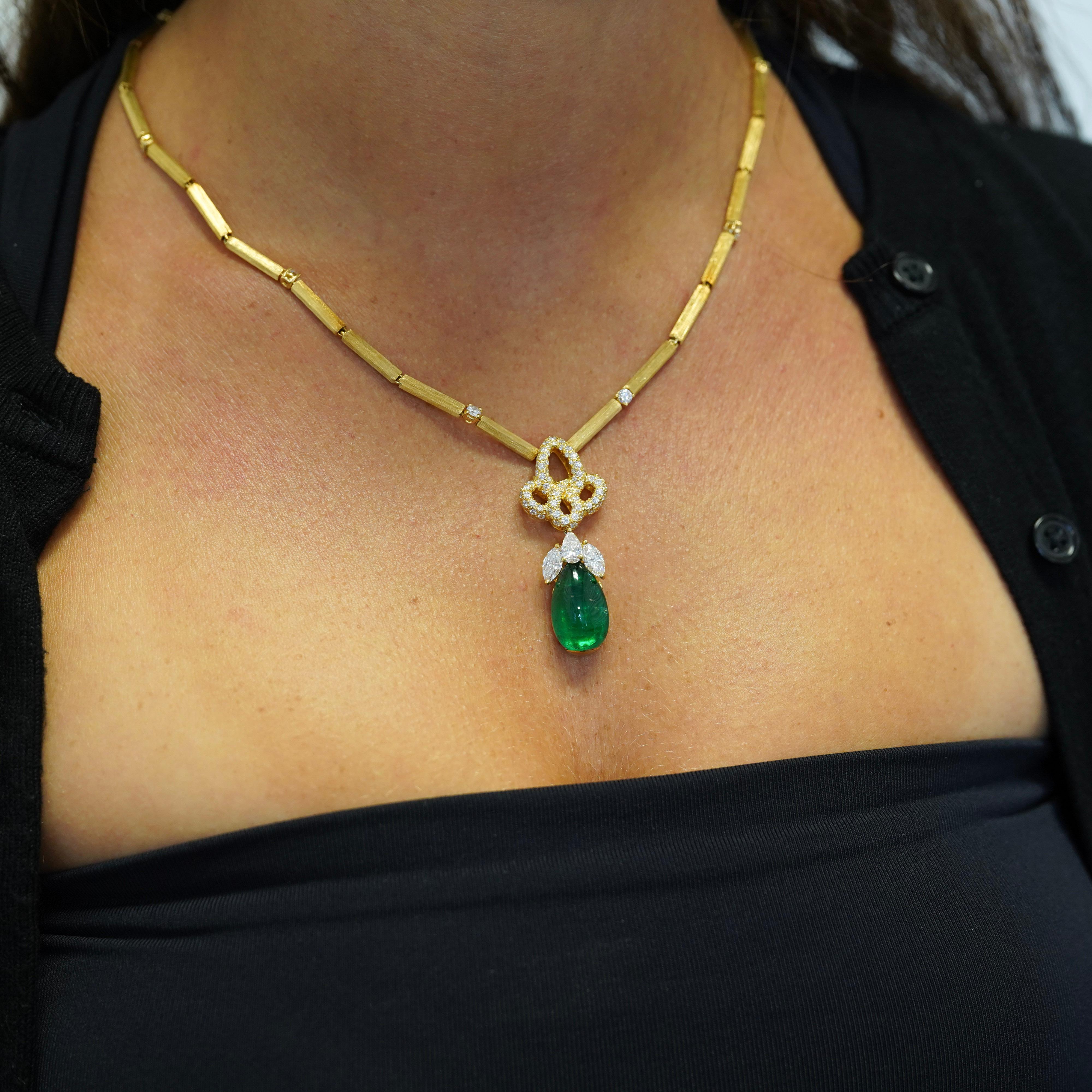 Henry Dunay Collana con smeraldo e diamante a goccia d'olio minore dello Zambia, 18 carati, A Link in vendita 3