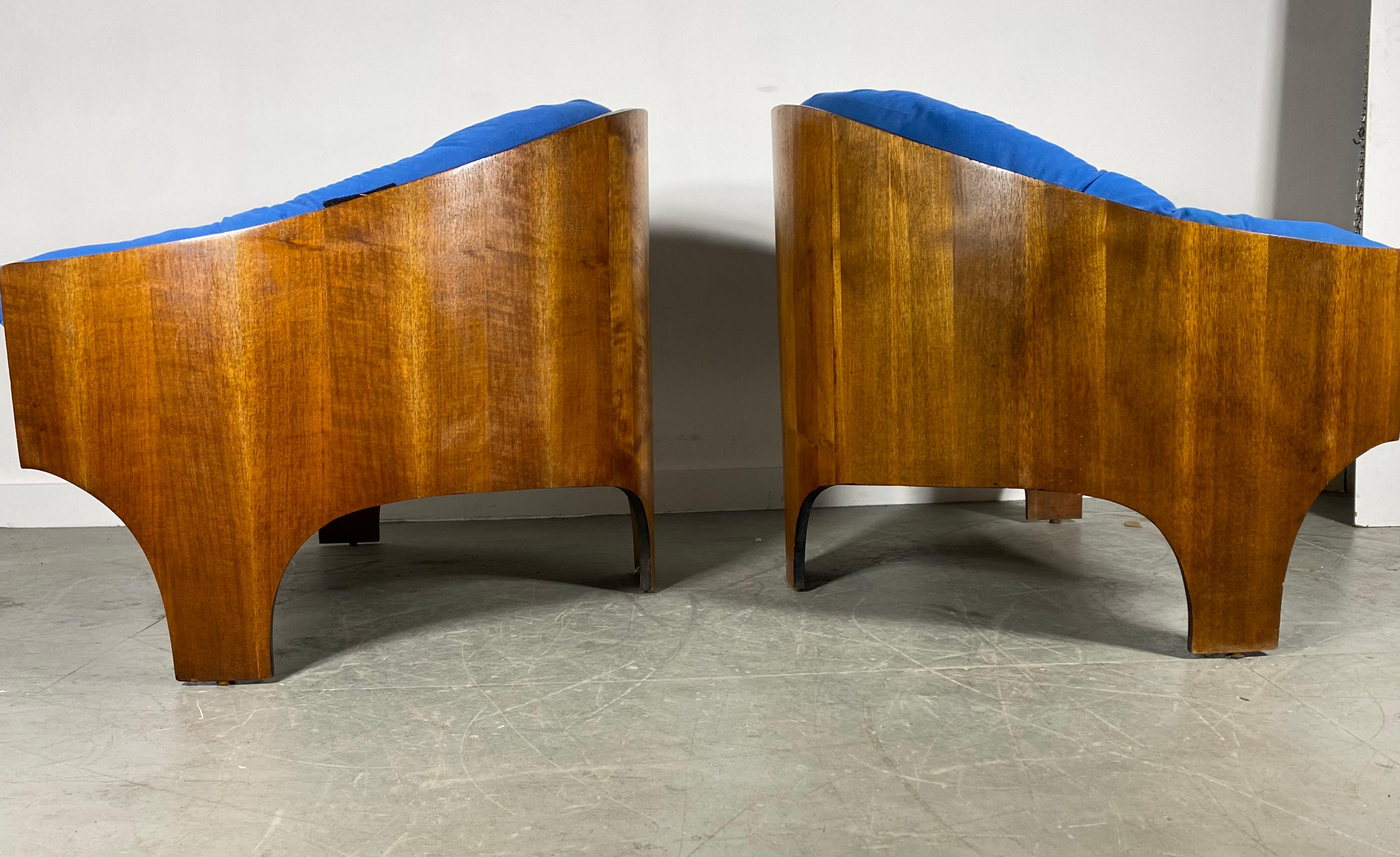 Henry Glass Intimate Island Loungesessel, atemberaubend geformtes Nussbaumholz im Zustand „Gut“ im Angebot in Buffalo, NY