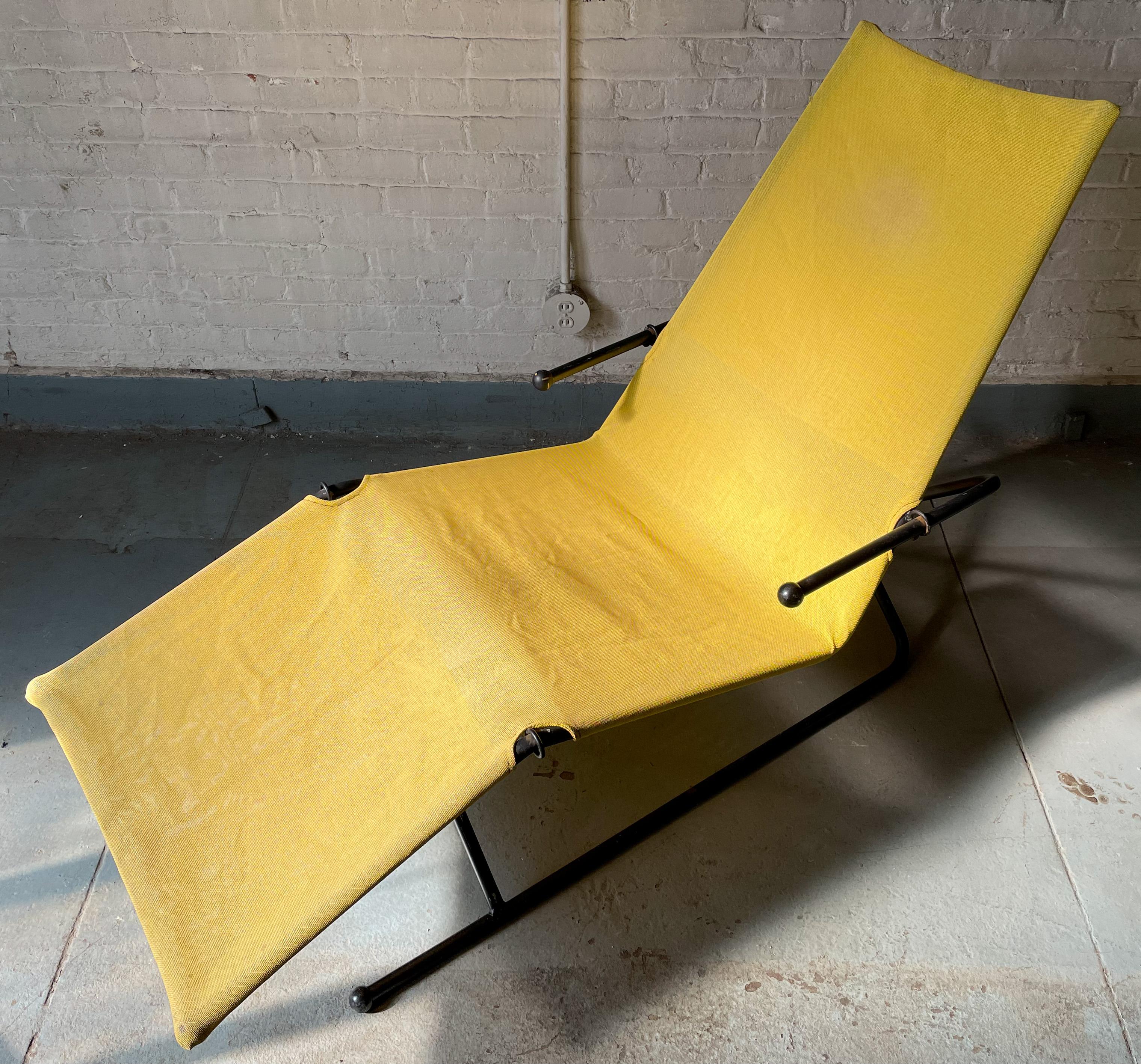 Milieu du XXe siècle Prototype de chaise pliante « Sling-Line » en verre Henry Glass en vente