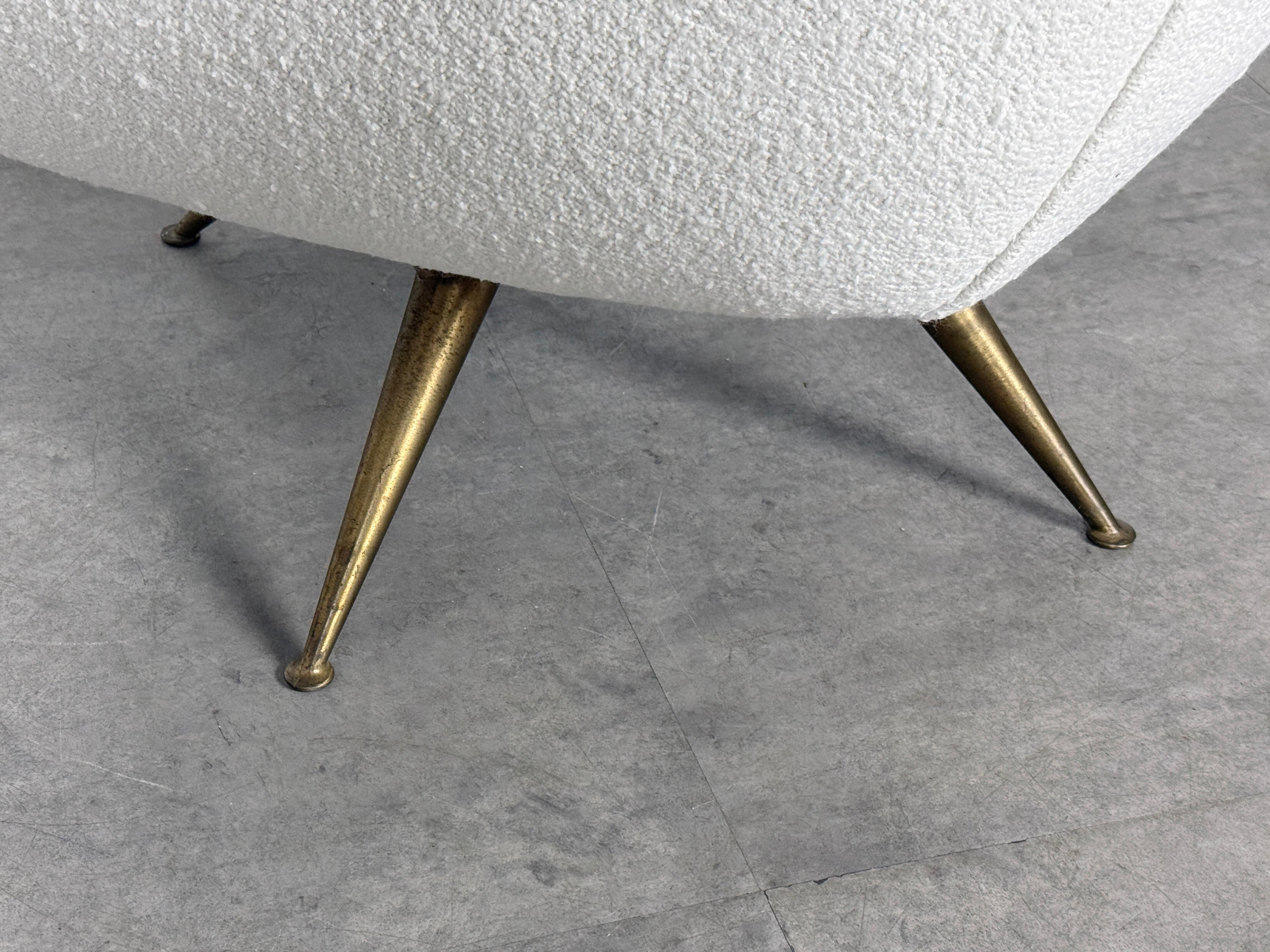 Henry Glass Dreh-Loungesessel aus Glas in weißem Boucle mit Messingbeinen 1950er Jahre im Angebot 7
