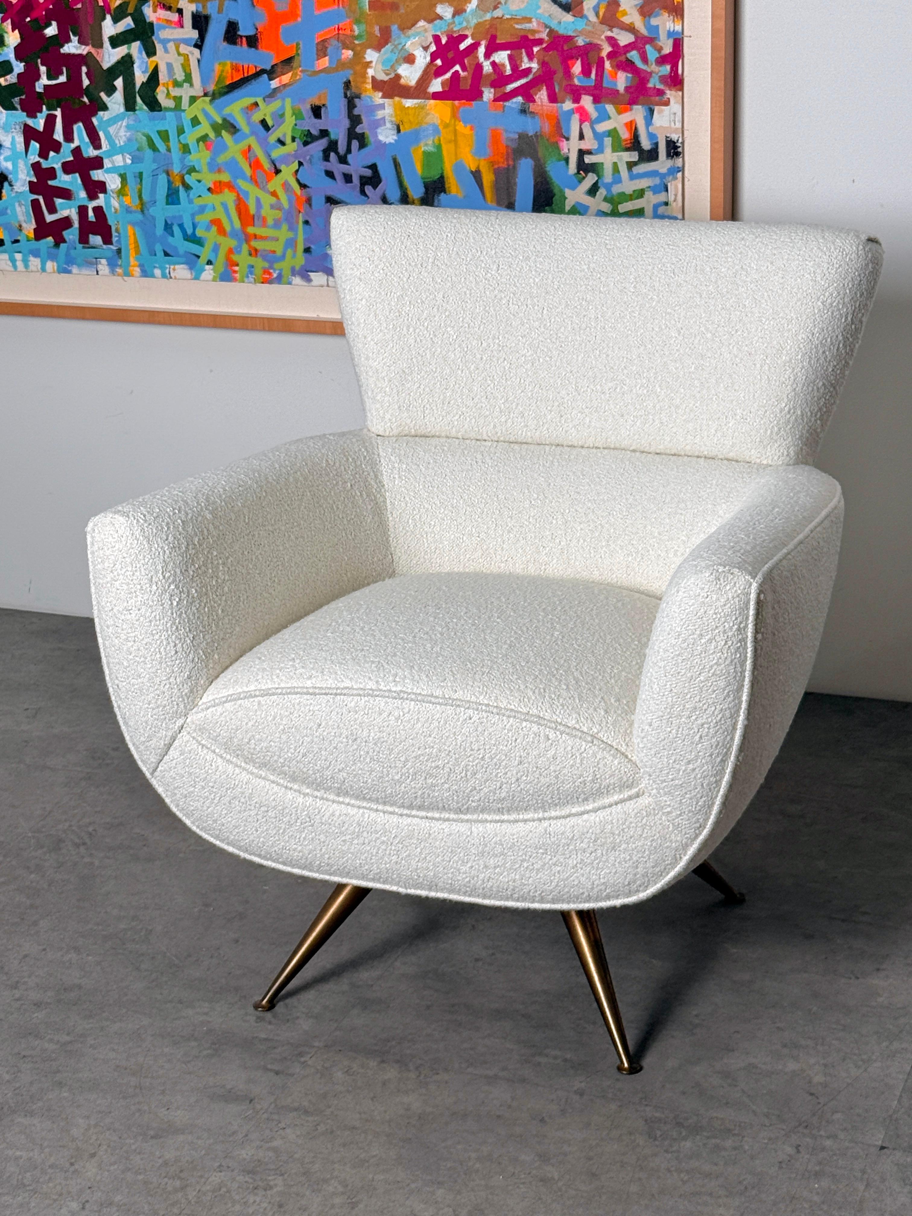 Henry Glass Dreh-Loungesessel aus Glas in weißem Boucle mit Messingbeinen 1950er Jahre im Angebot 2