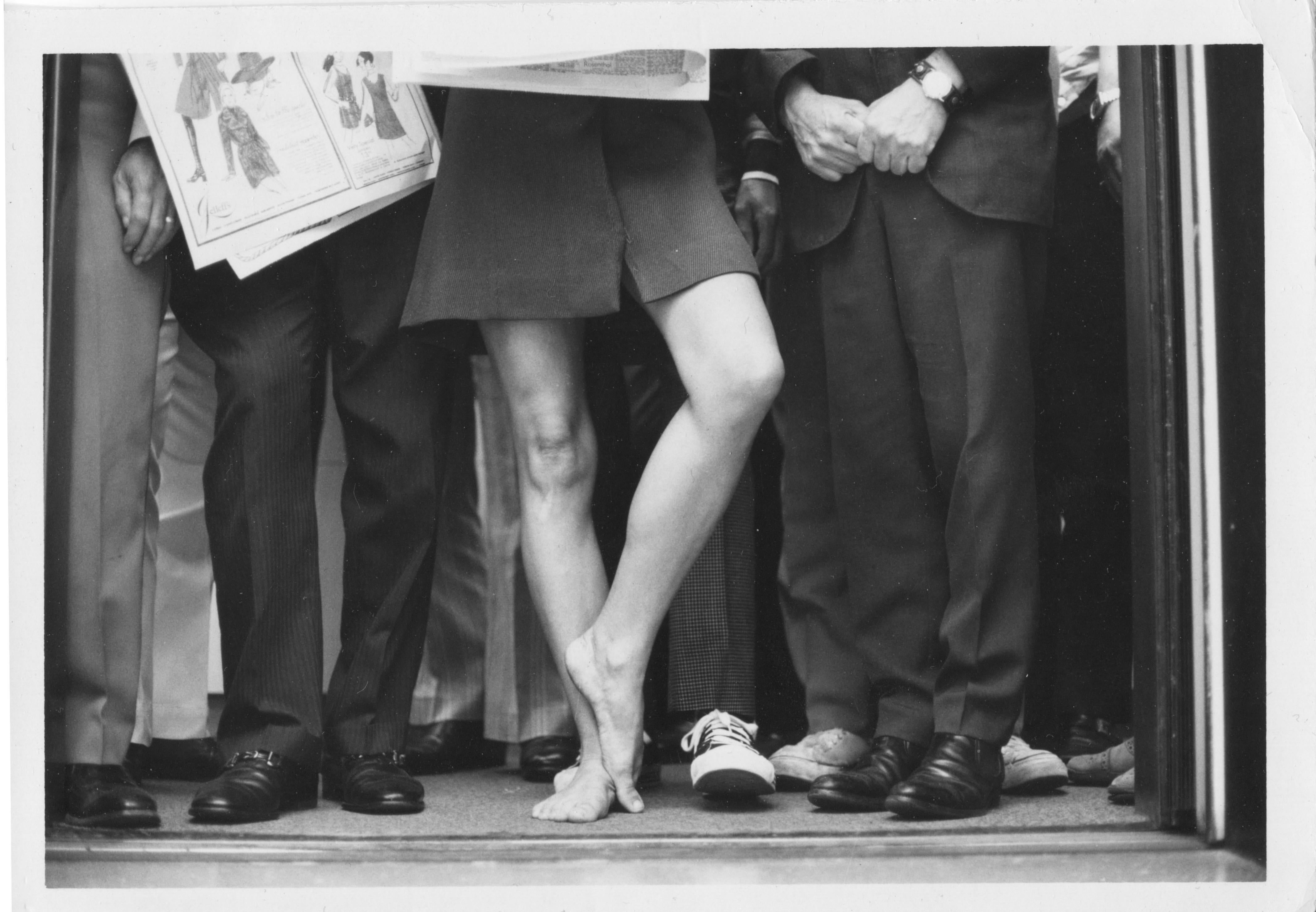 Black and White Photograph Henry Grossman - Ascenseur