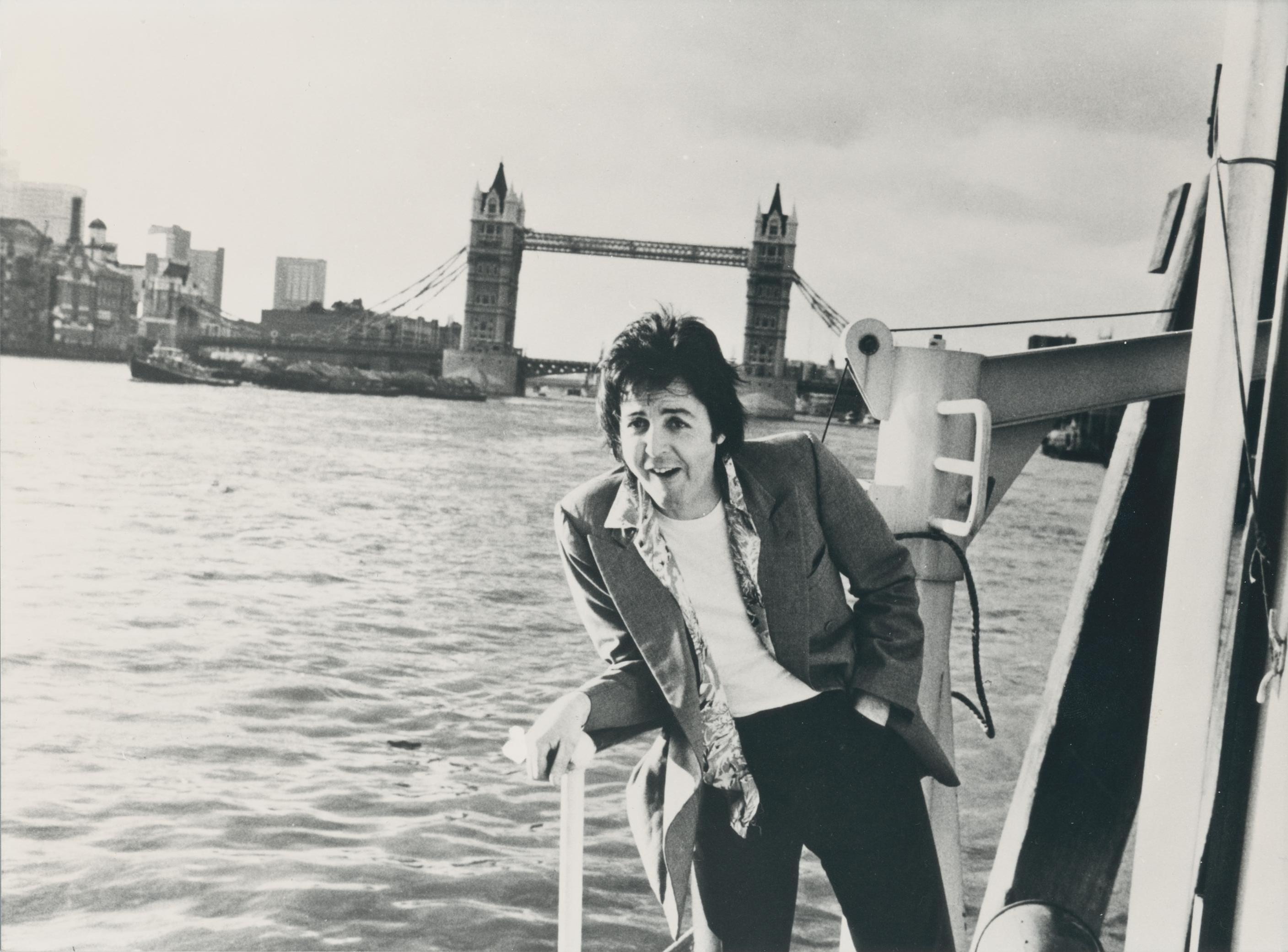 Henry Grossman Portrait Photograph - Paul McCartney, London Bridge, Black and White Photography, 17, 6 x 23, 8 cm