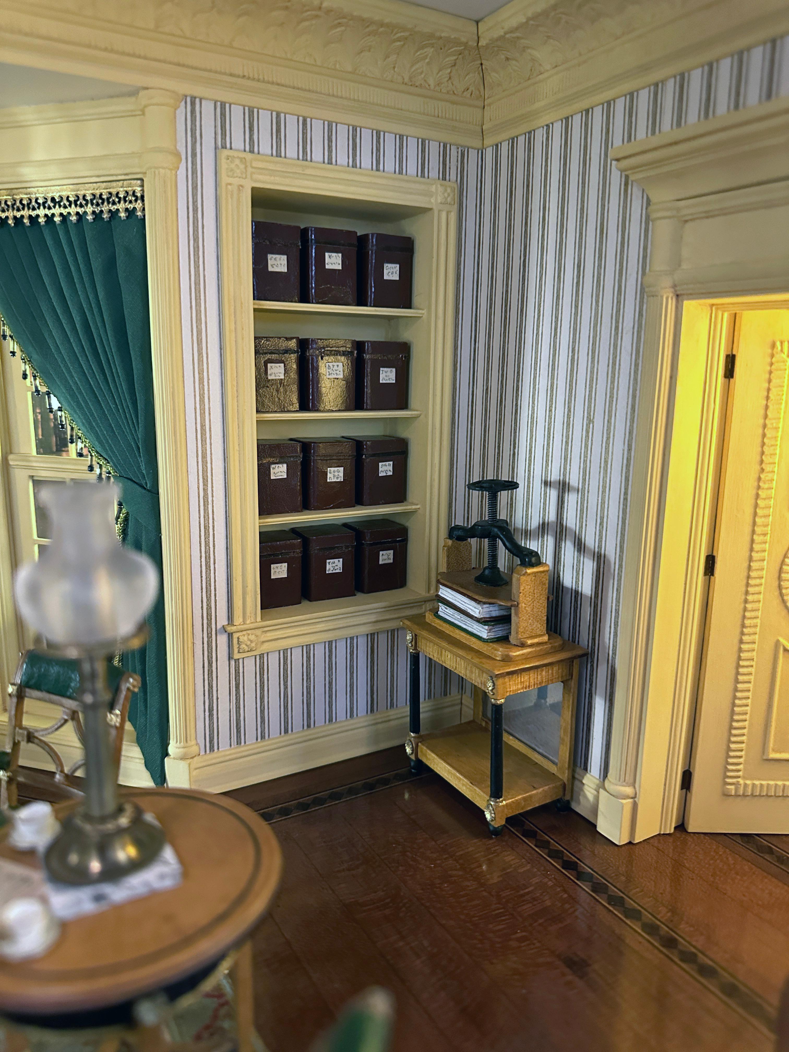 Anwaltskanzlei CIRCA 1835 - Kupjack Studios Miniature Room im Angebot 5