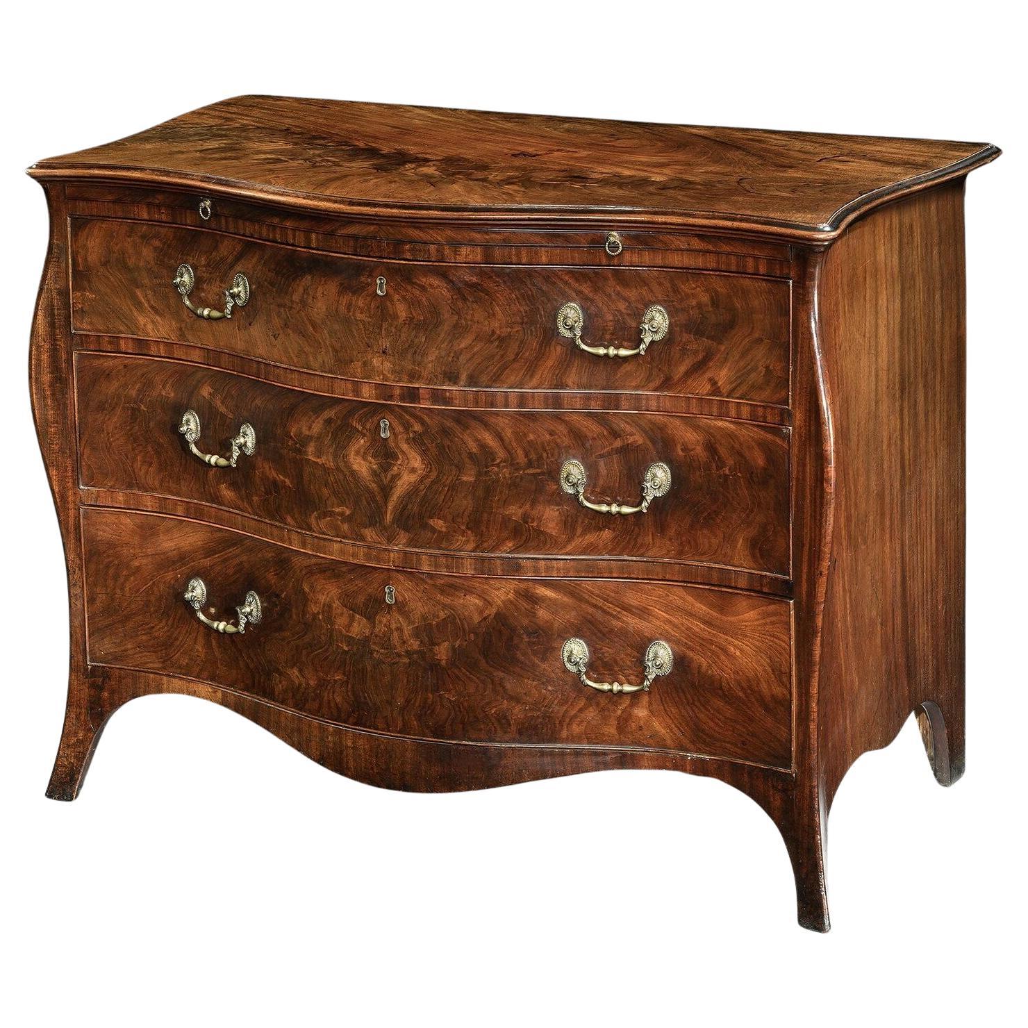 Henry Hill of Marlborough Commode in mogano serpeggiante di Giorgio III in vendita