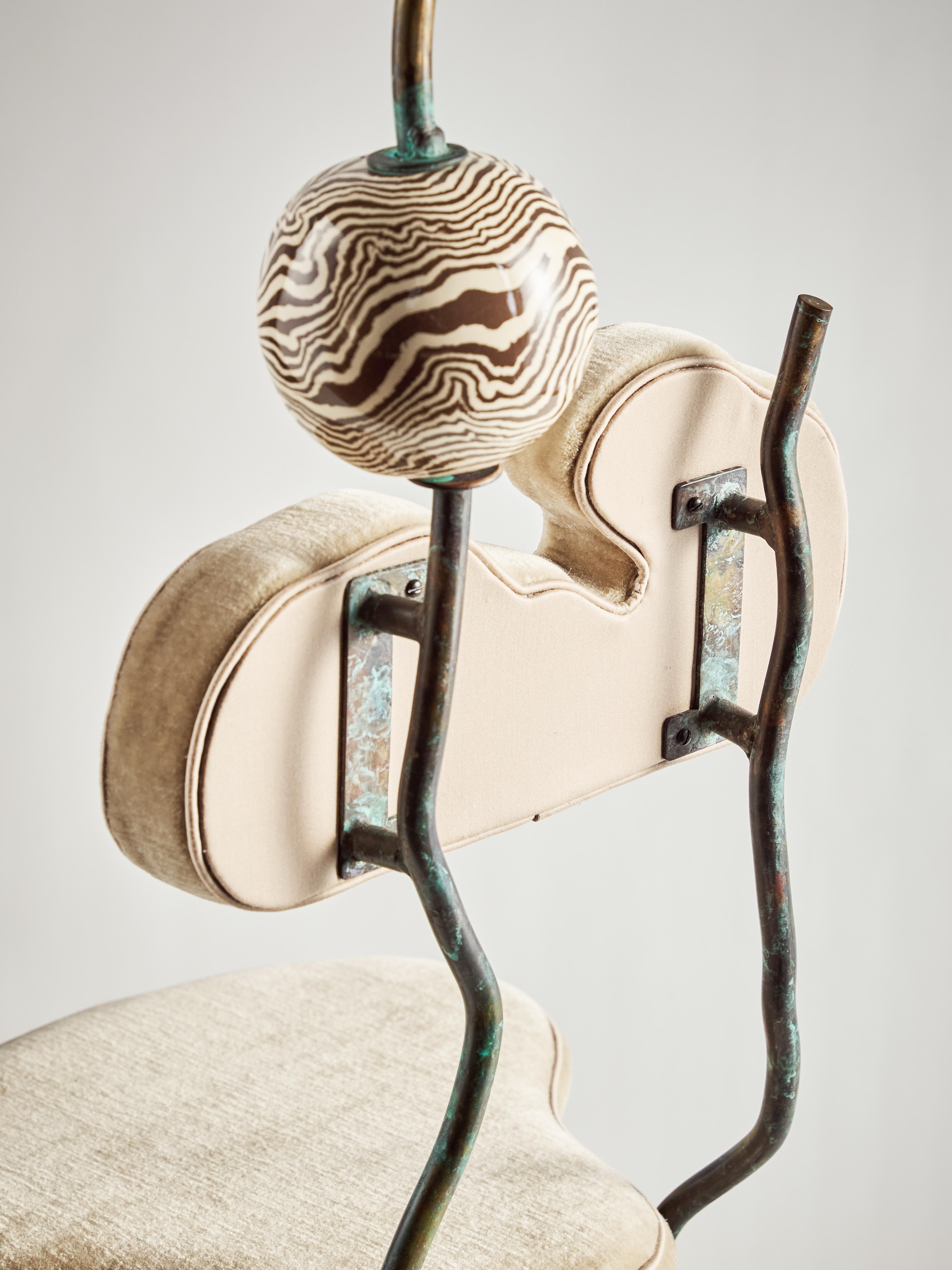 Henry Holland Studio Cumulus Stuhl aus Bronze und Stoff im Zustand „Neu“ im Angebot in London, GB