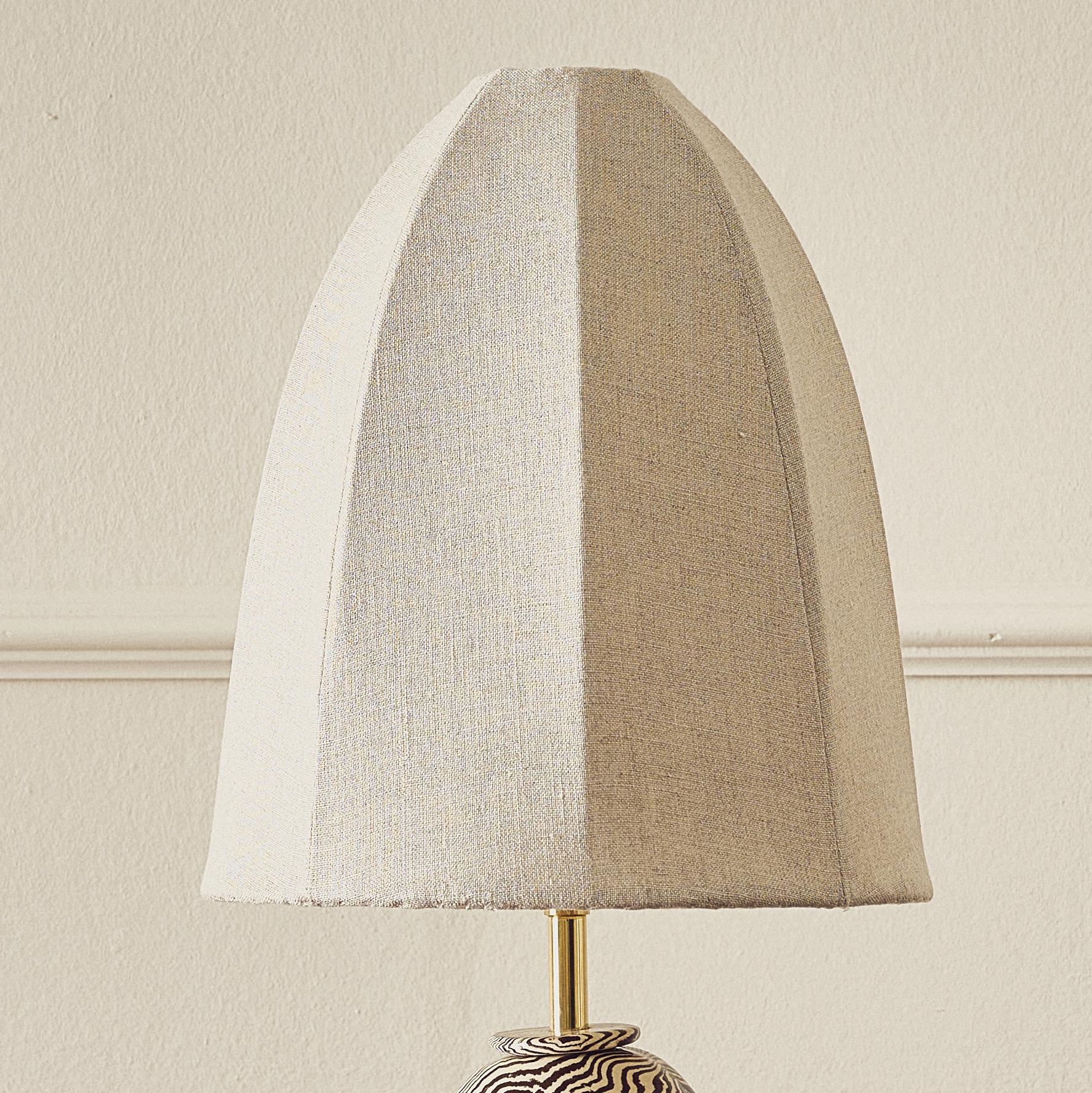 Fatto a mano Lampada da tavolo Edison Brown & White di Henry Holland Studios in vendita