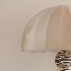 Lampada da tavolo a sfera in ceramica bianca e marrone fatta a mano di Henry Holland Studio A