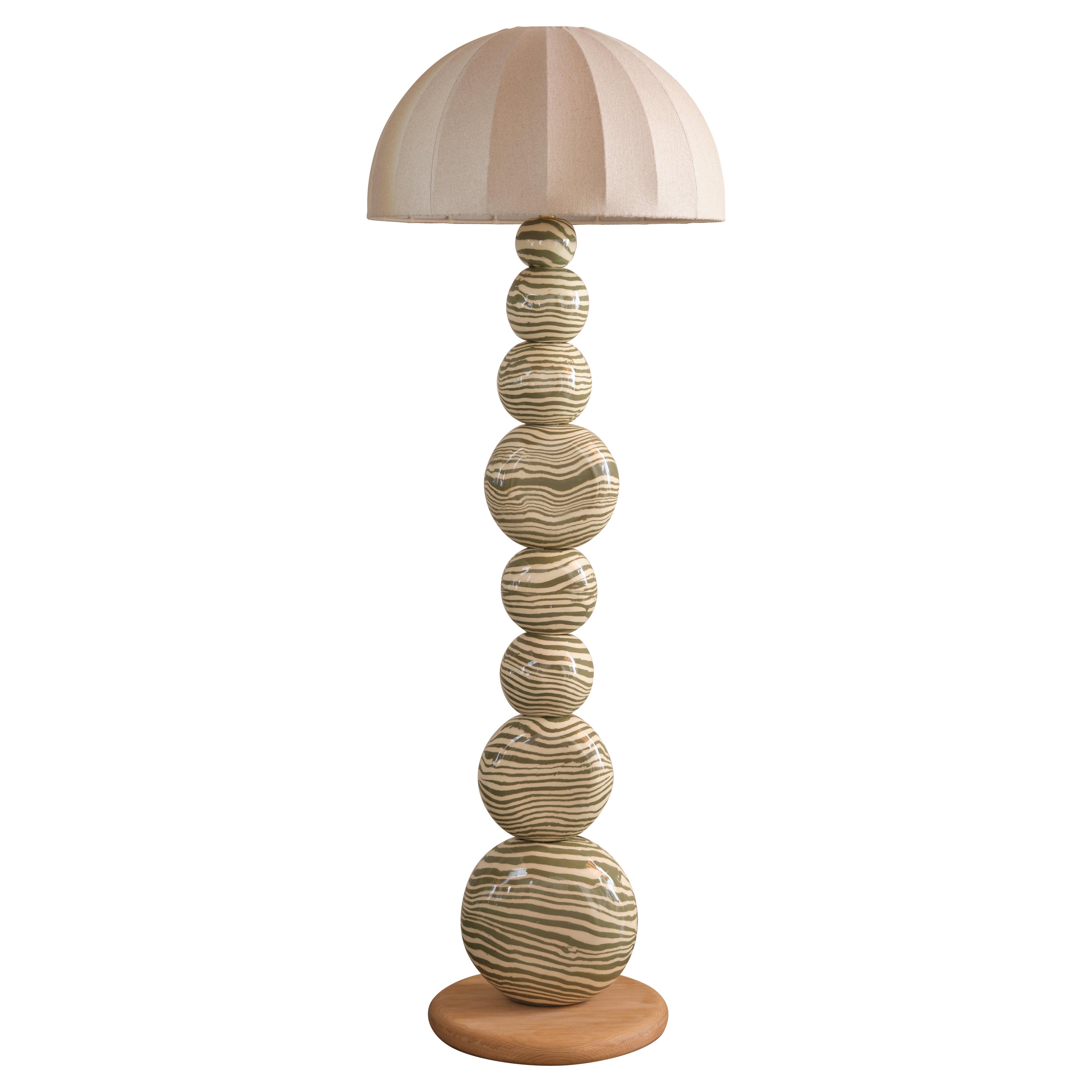 Lampada da terra a sfera in ceramica verde e bianca realizzata a mano da Henry Holland Studio