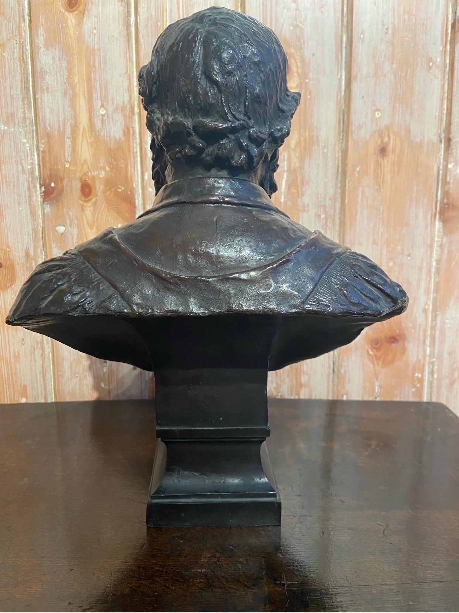 Buste de Frederick William Walker, sculpture figurative du XIXe siècle  - Sculpture de Henry Hope Pinker