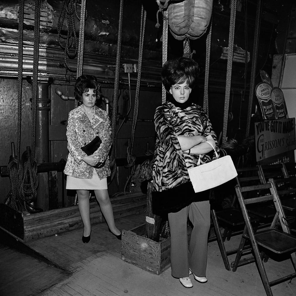 Portrait Photograph de Henry Horenstein - Esperando entre bastidores