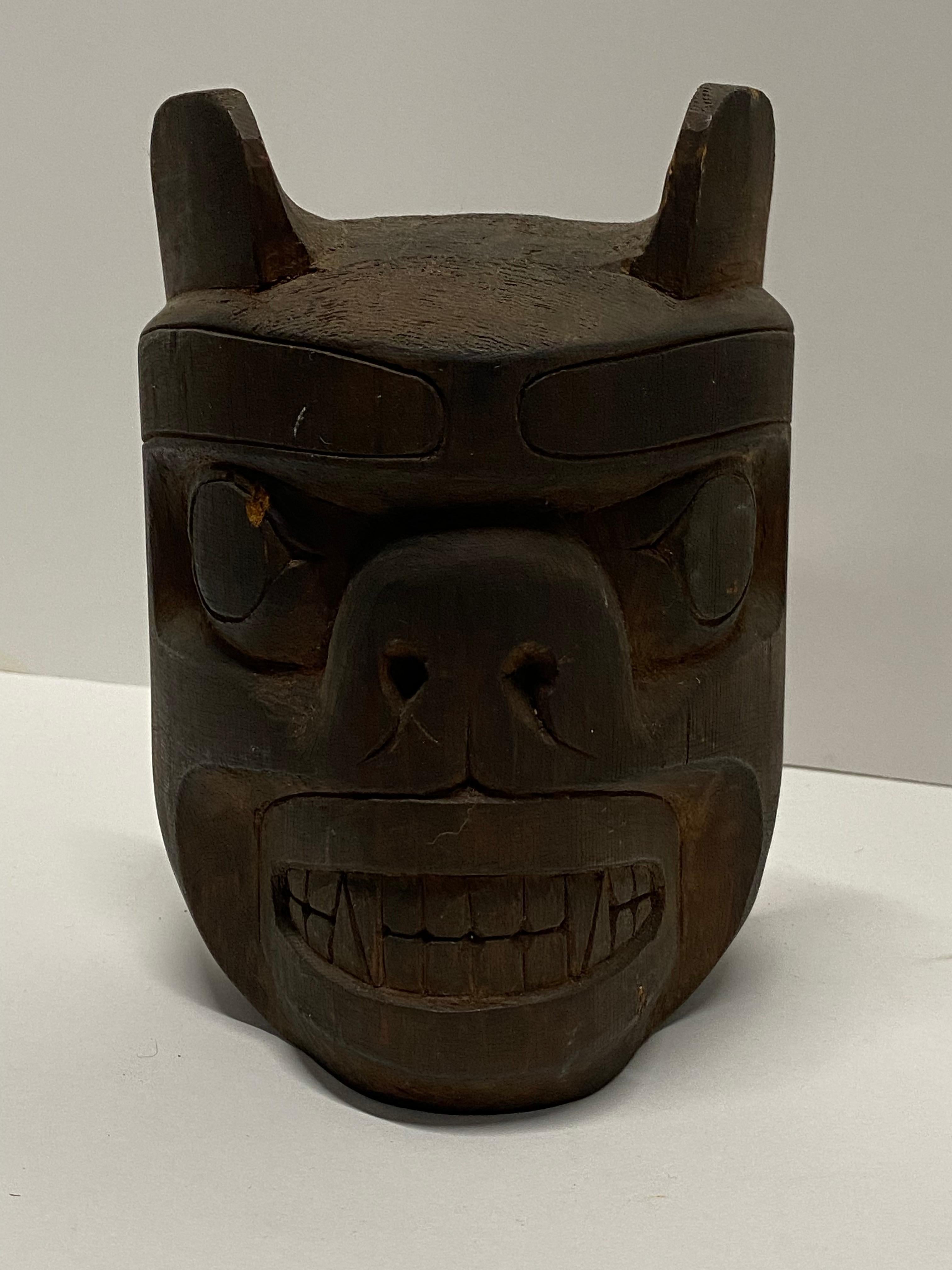 Amérindien Henry Hunt (1923-1985) Masque sculpté d'ours des Premières Nations en vente