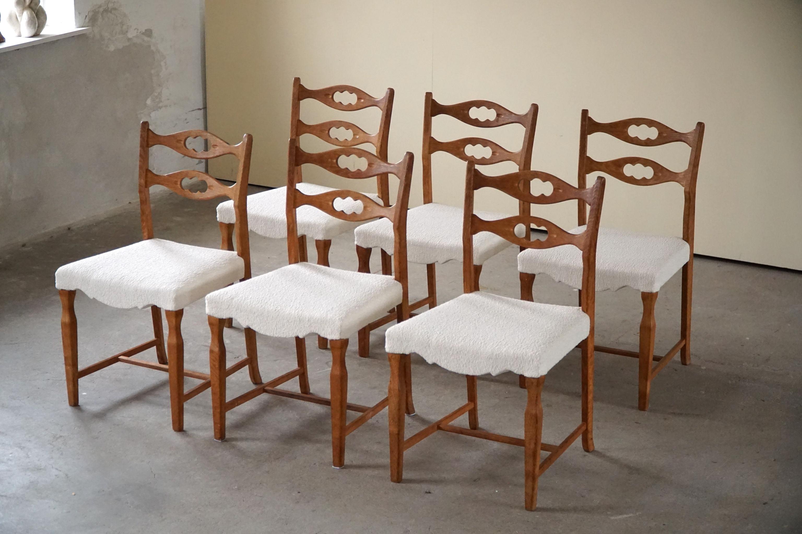 A sculptural classic set of 6 dining chairs in oak, seats reupholstered in white bouclé. Strong references to the popular 