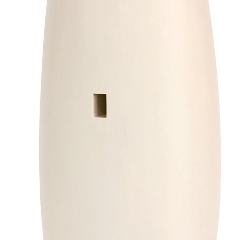 Churro - Bois de Basswood 53,34 cm de haut X 22,86 cm de large - Marron Abstract Sculpture par Henry Lautz