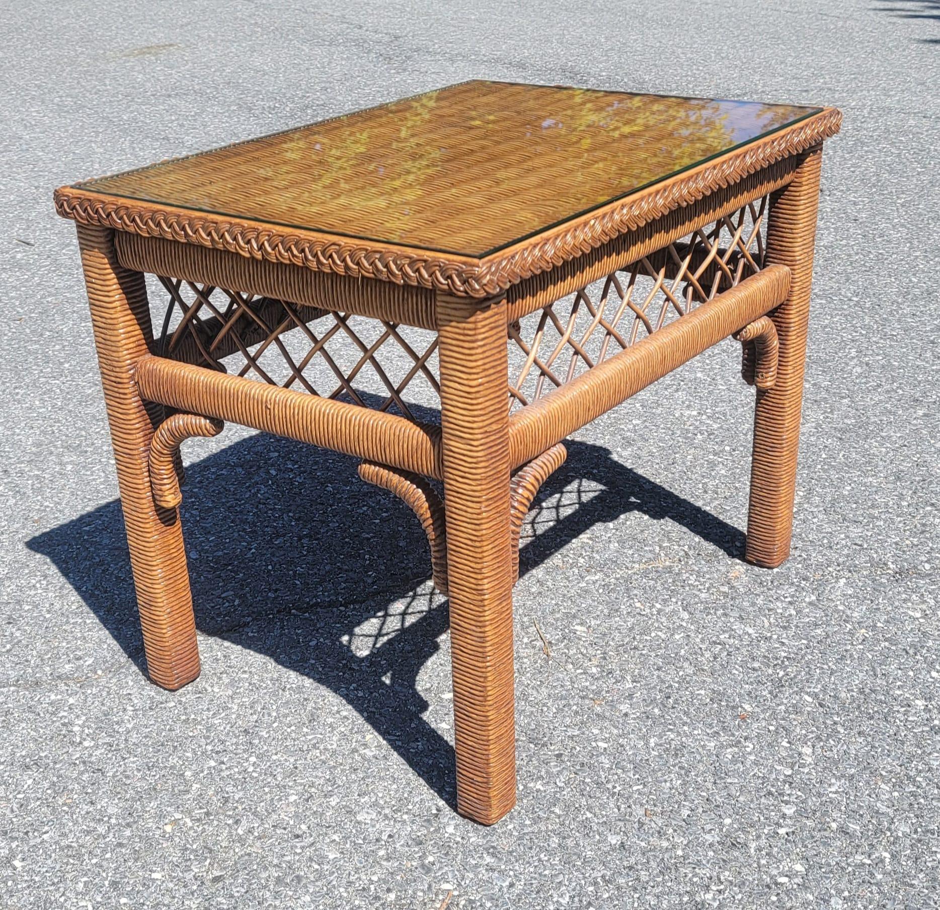 Osier Henry Link table d'appoint bohème chic en osier, rotin et verre en vente
