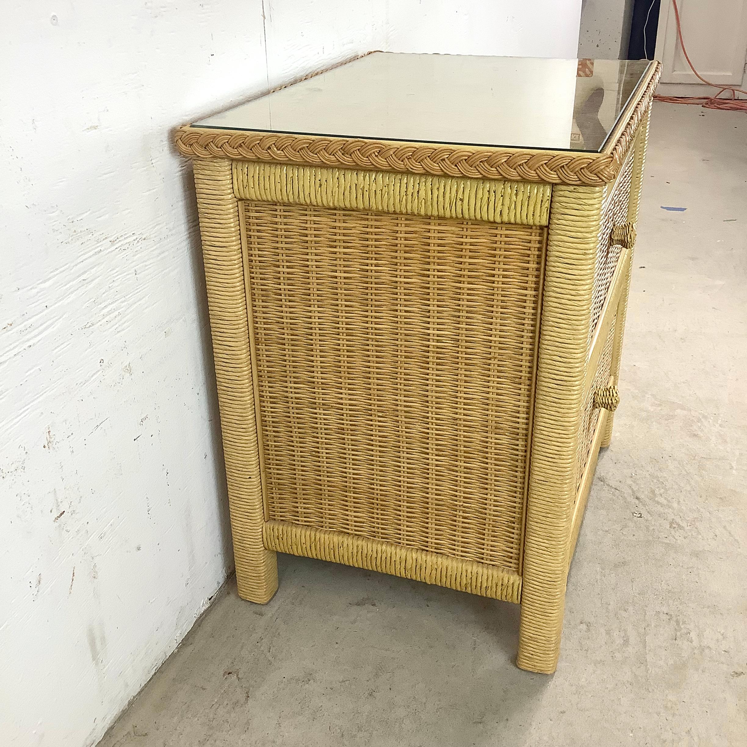 Altro Comodino a due cassetti in vimini Henry Link in vendita