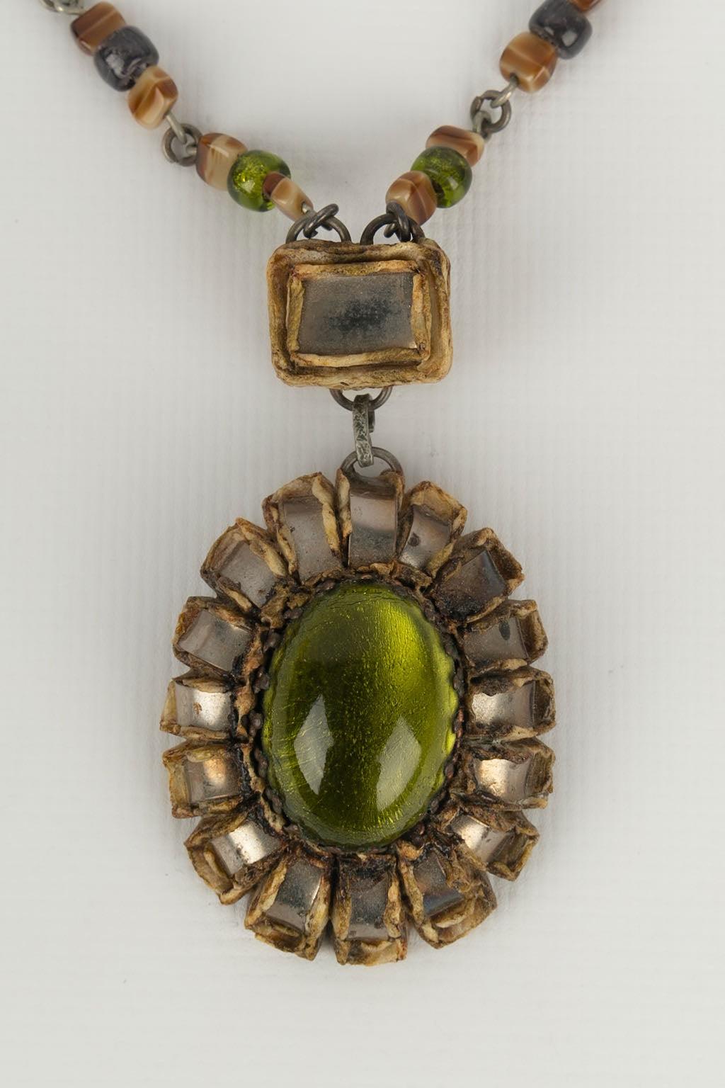 Collier médaillon Henry en perles avec pendentif en forme de clou Excellent état - En vente à SAINT-OUEN-SUR-SEINE, FR