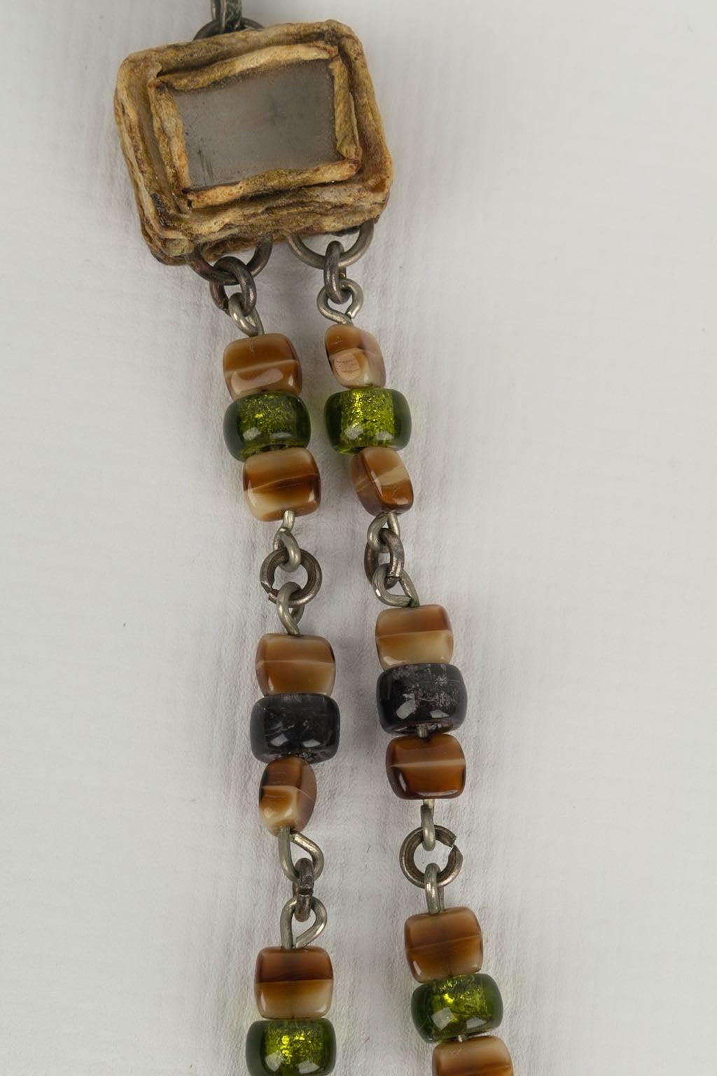 Collier médaillon Henry en perles avec pendentif en forme de clou en vente 2