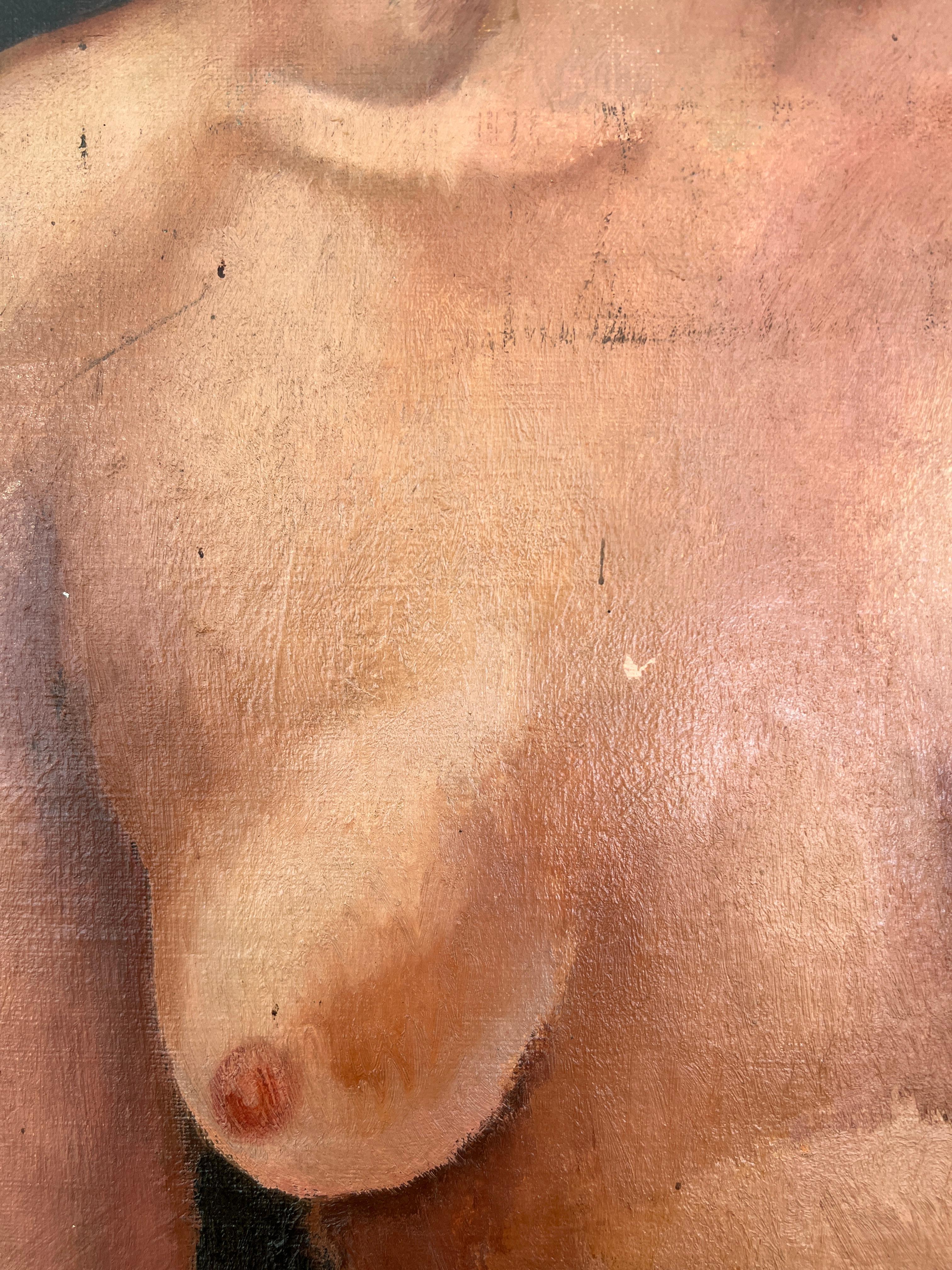 Giovane donna seduta in topless in vendita 4