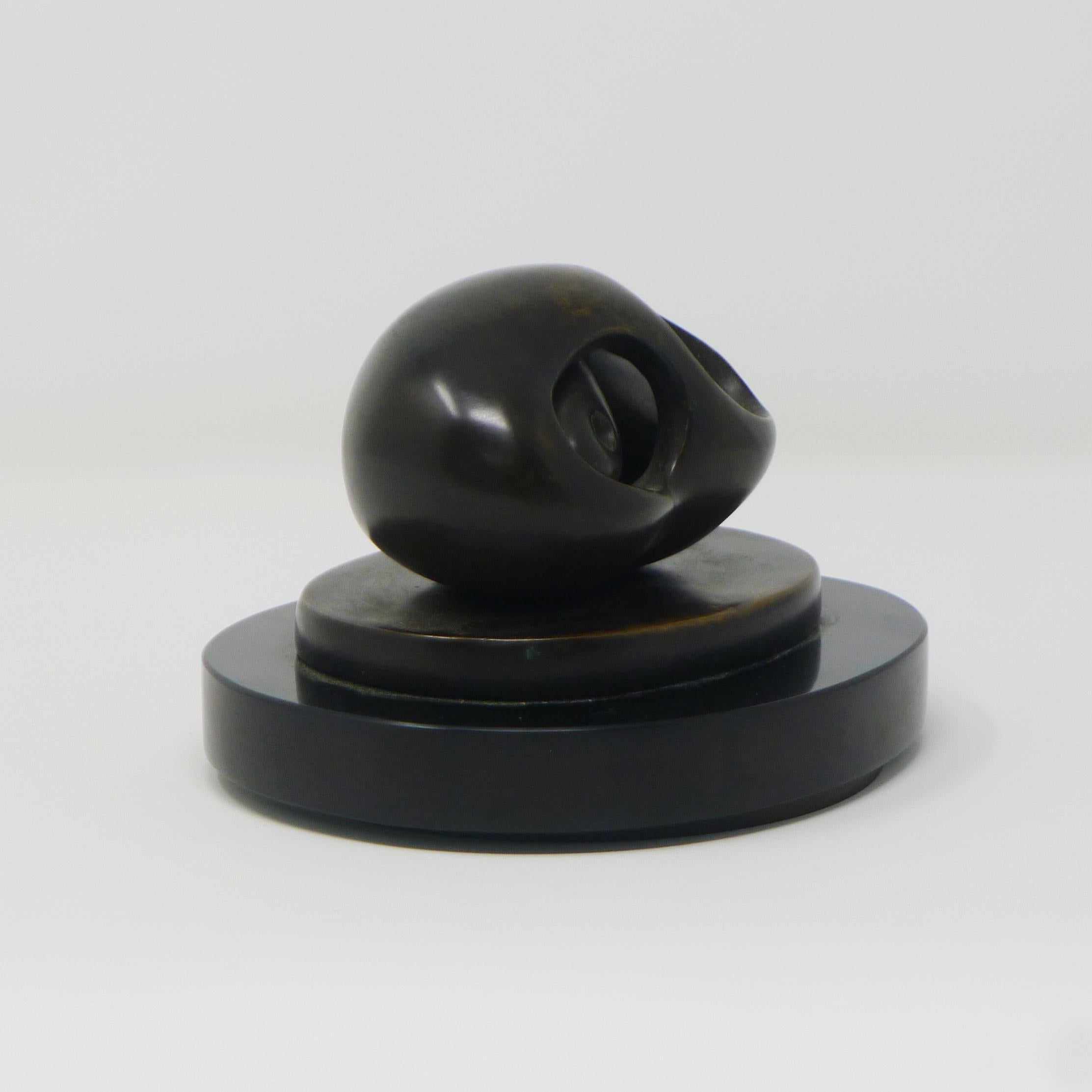 Britannique Henry Moore, « Egg Form: Pebbles », sculpture en bronze en édition limitée, signée