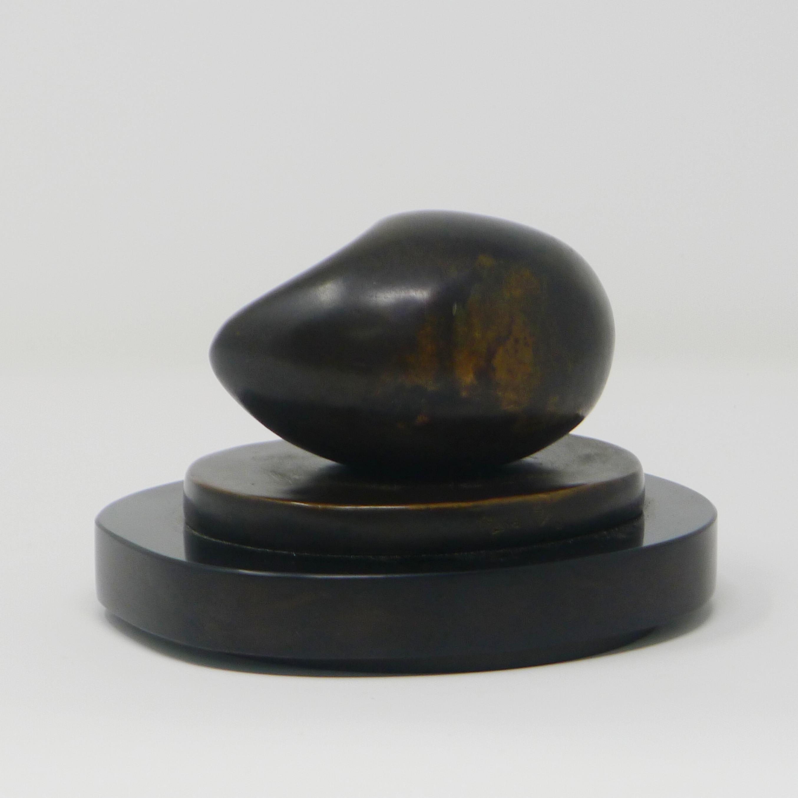 Henry Moore, « Egg Form: Pebbles », sculpture en bronze en édition limitée, signée Bon état à Wargrave, Berkshire