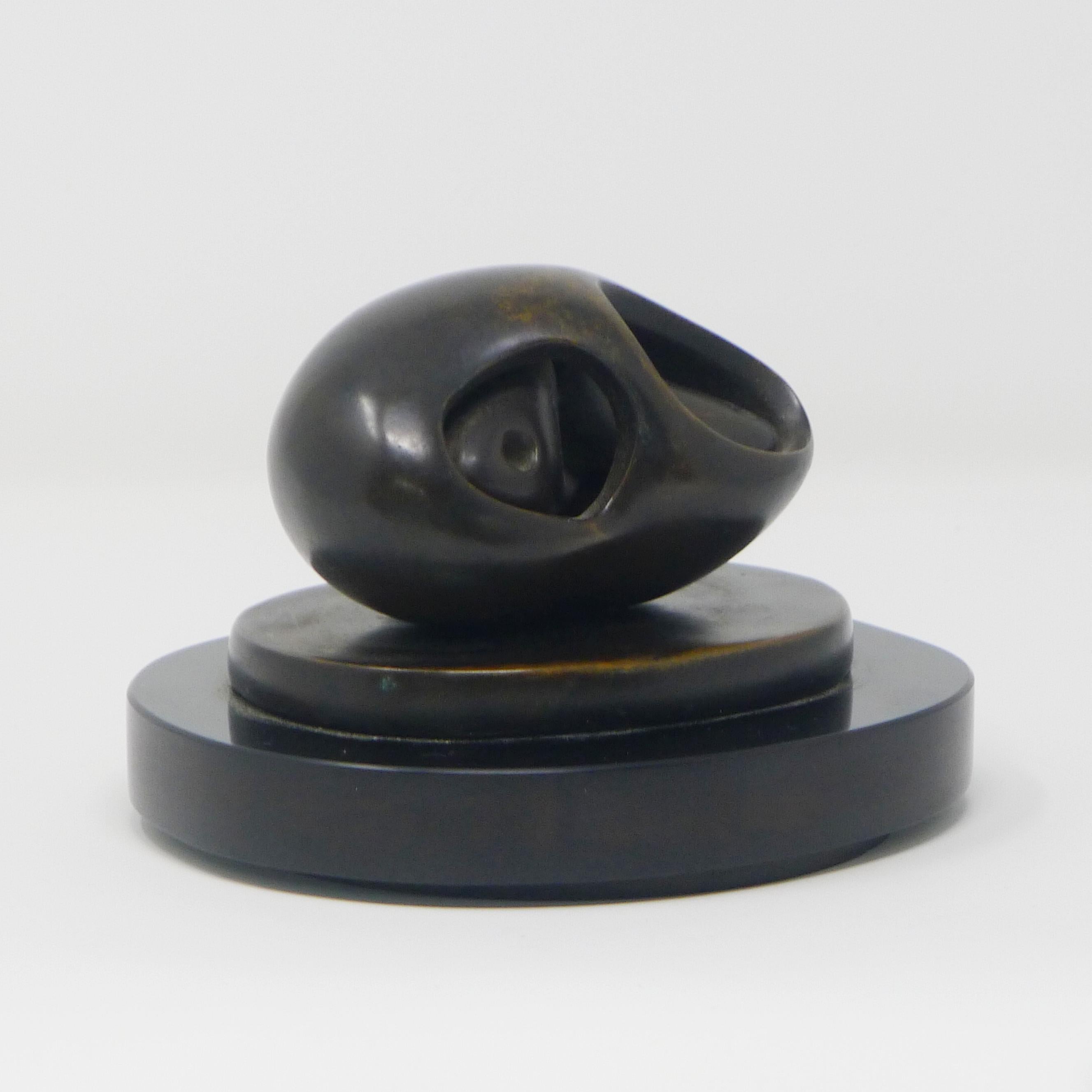 Fin du 20e siècle Henry Moore, « Egg Form: Pebbles », sculpture en bronze en édition limitée, signée