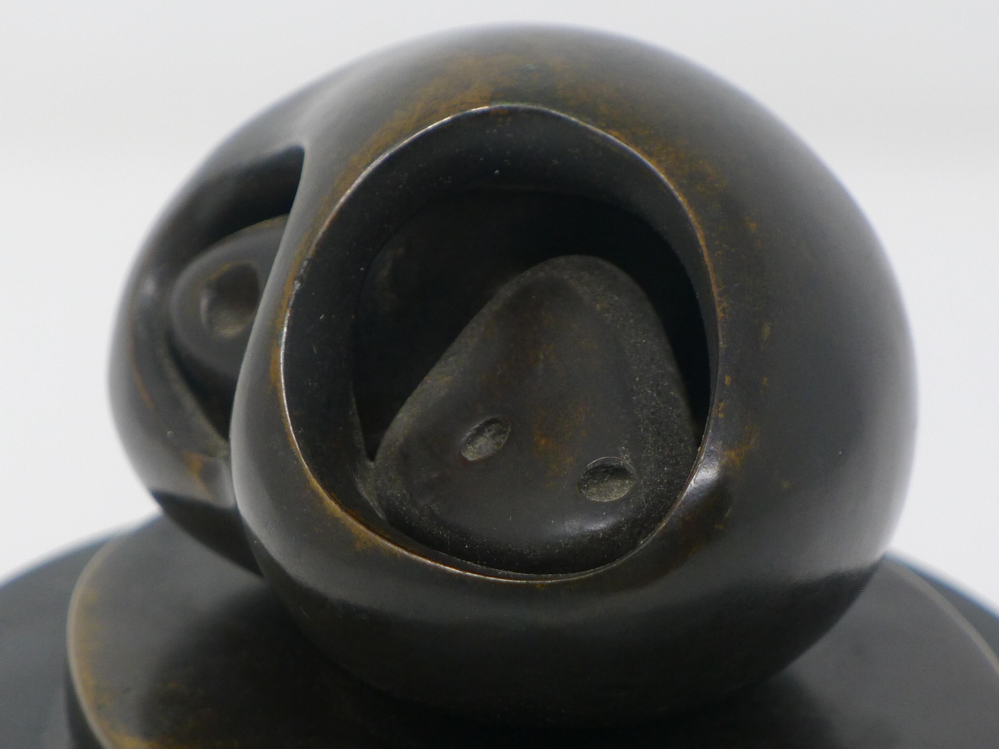 Bronze Henry Moore, « Egg Form: Pebbles », sculpture en bronze en édition limitée, signée