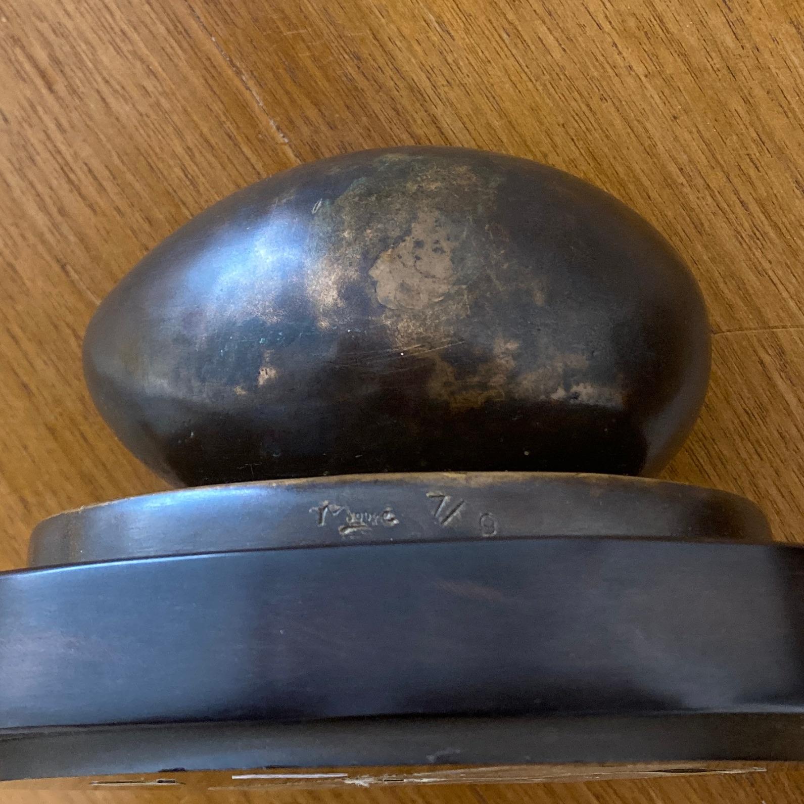 Henry Moore, « Egg Form: Pebbles », sculpture en bronze en édition limitée, signée 1