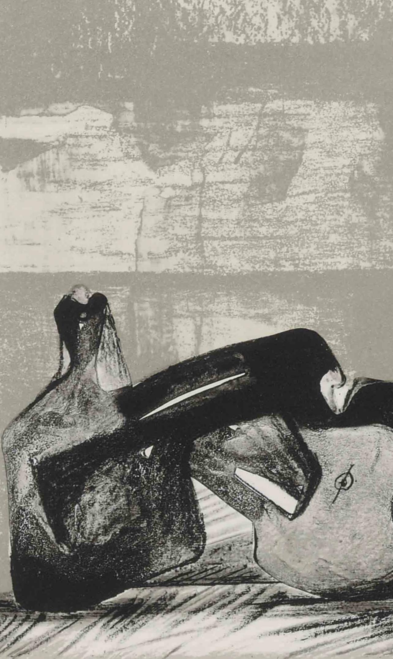 Moore, Reclining Figure, Interior Setting I (Cramer 458), XXe Siècle (after) - Modern Print by Henry Moore