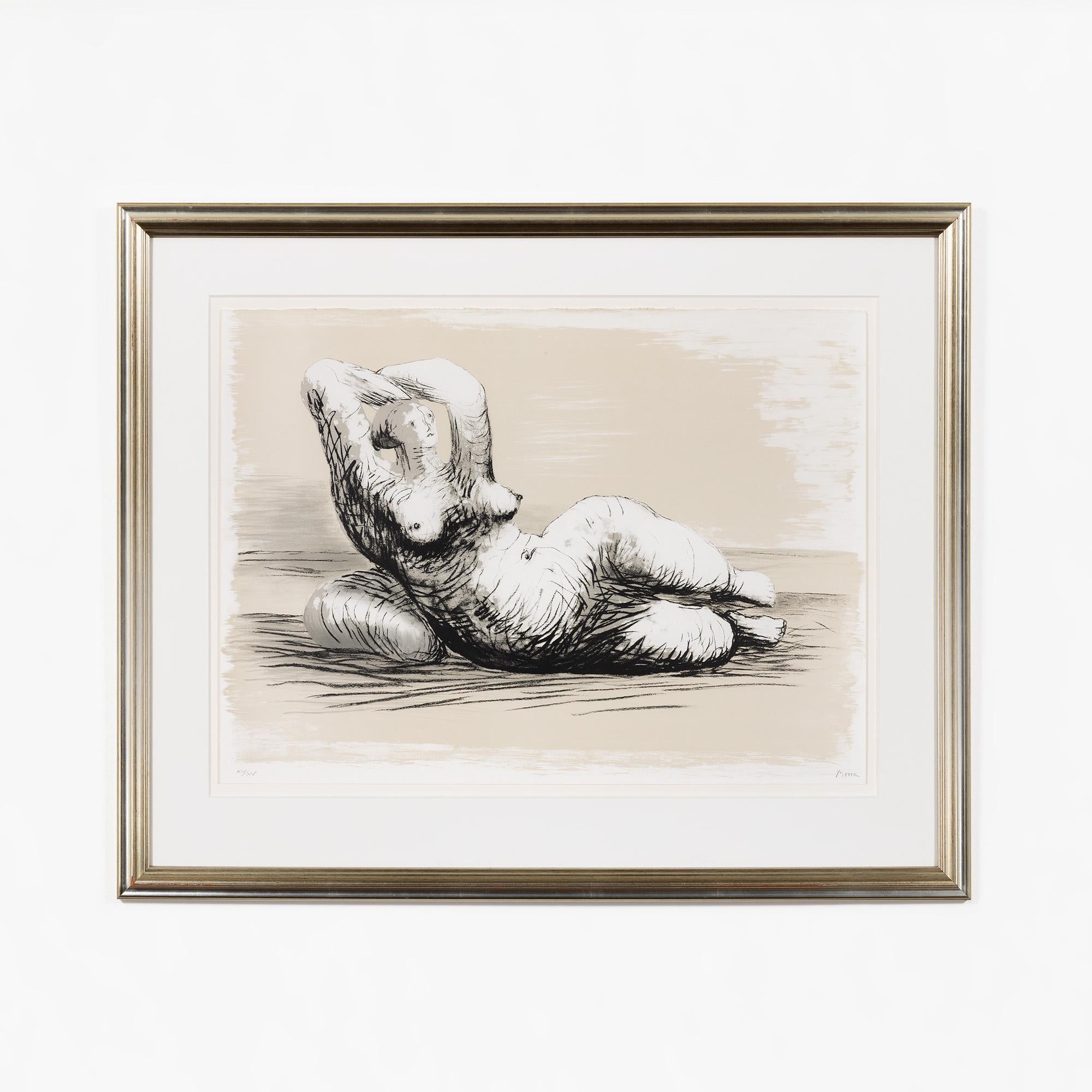 Femme allongée sur la plage