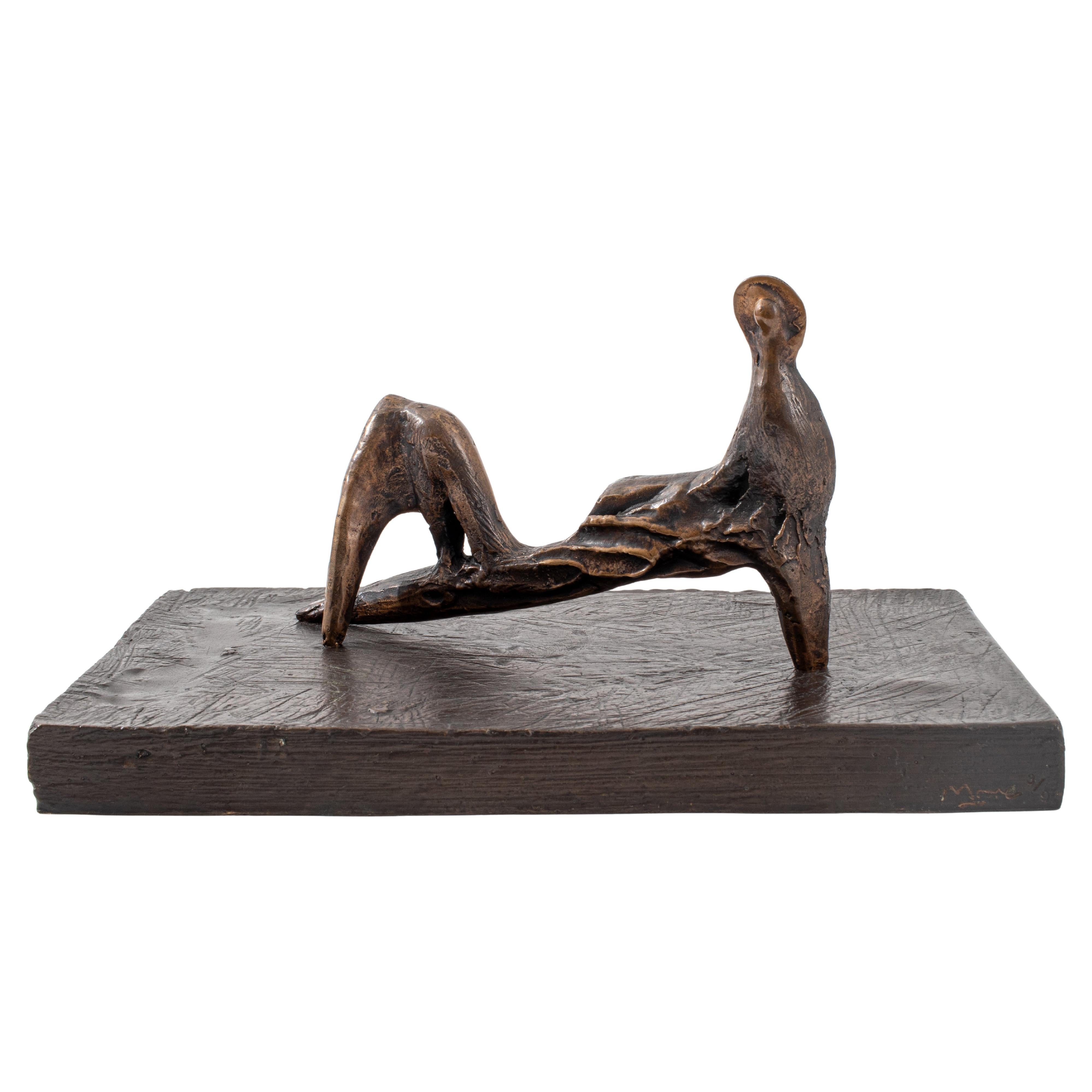 Henry Moore "Figura reclinada: Pierna rígida" Bronce